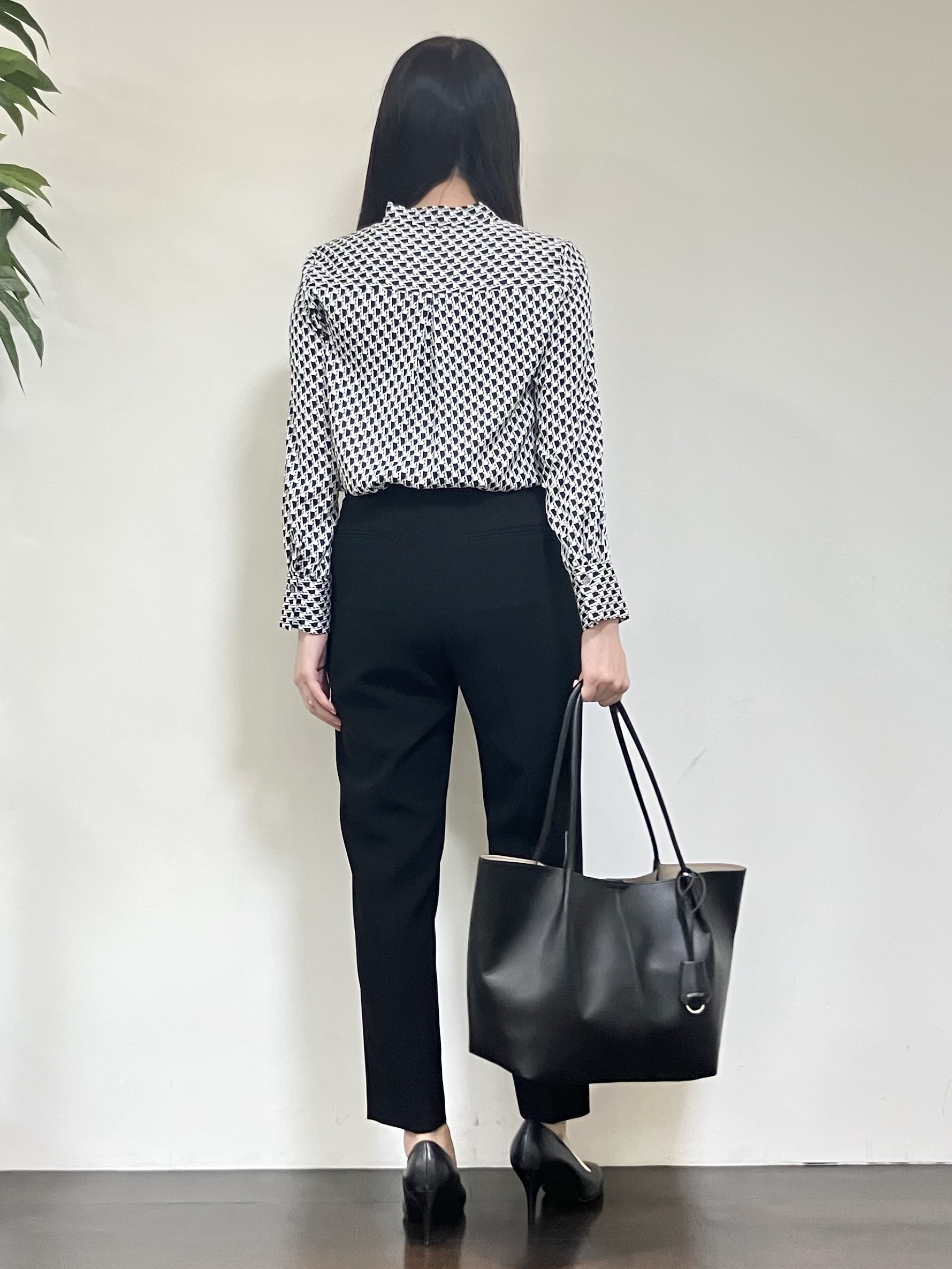カレンさんの「UNTITLED｜スプリットレザートート」を使ったコーディネート