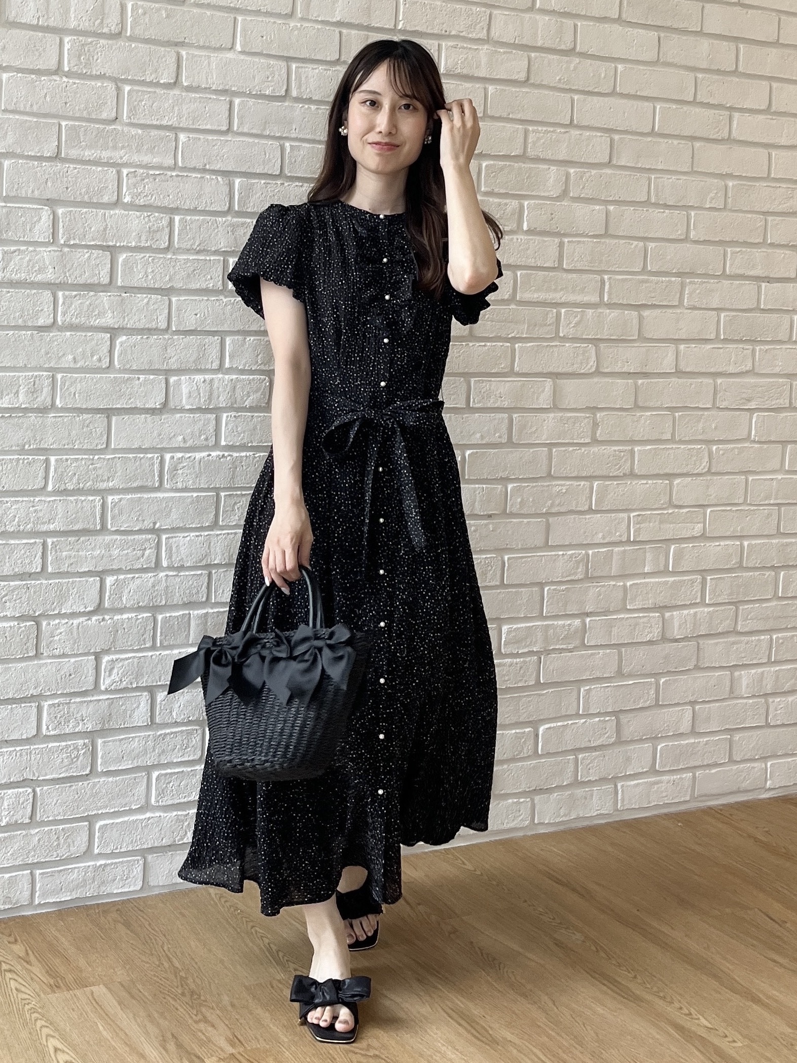 はばさんの「Couture brooch｜【洗える】フロントフリル ドット柄ワンピース」を使ったコーディネート