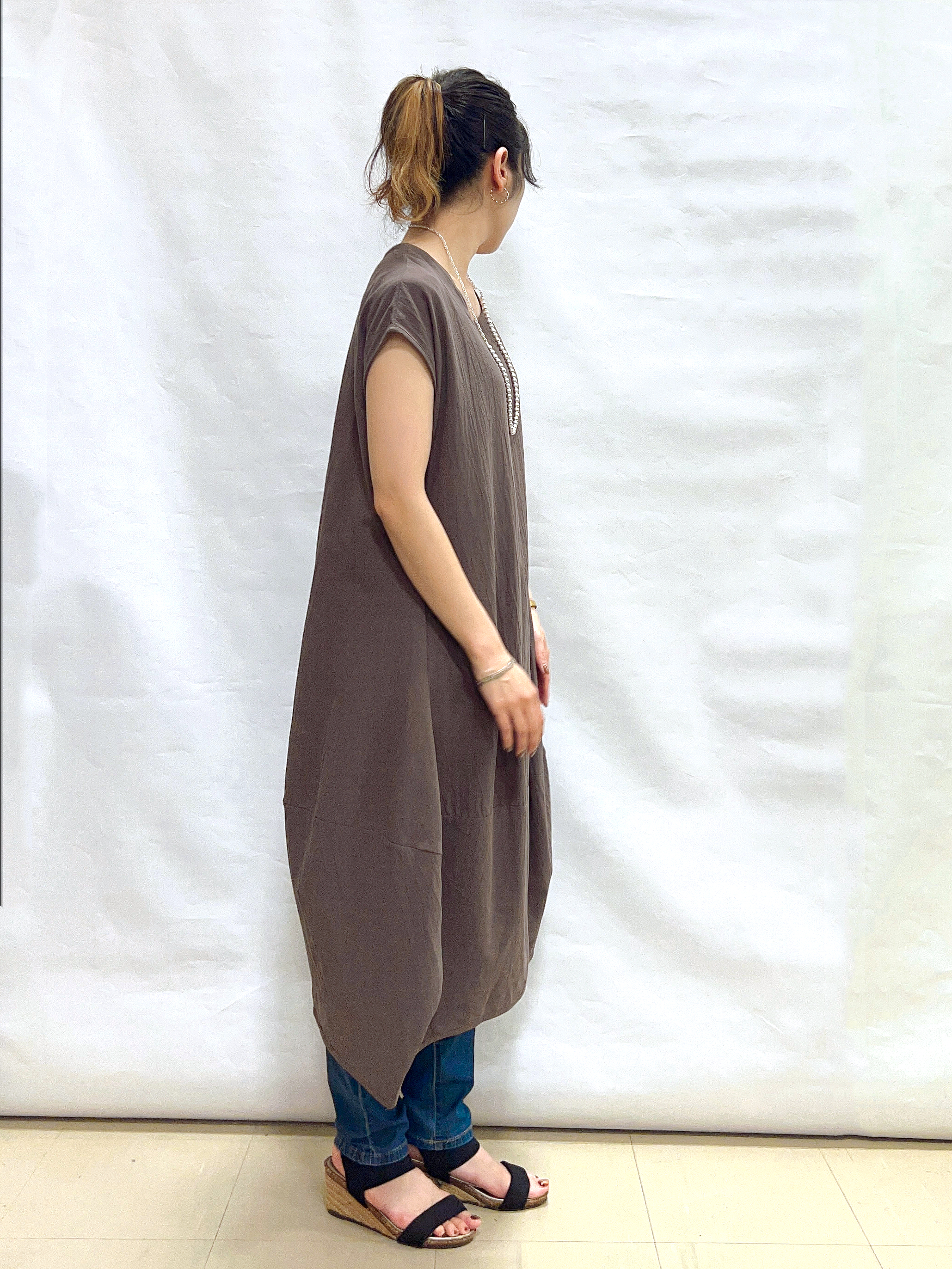 まっつんさんの「SHOO･LA･RUE｜【S-LL/洗濯機可/体型カバー】ふんわりラインが女性らしい コクーンワンピース」を使ったコーディネート