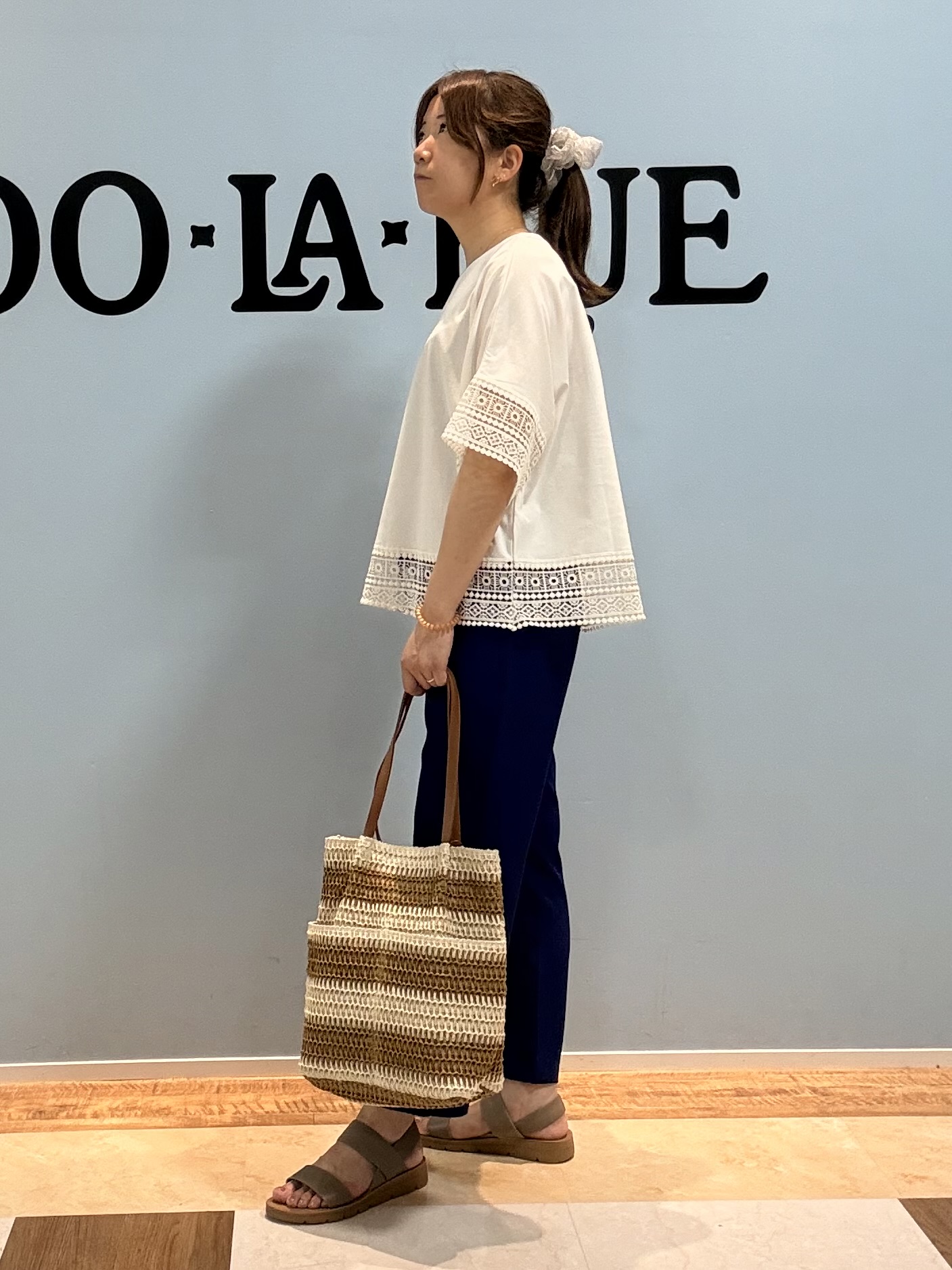 Naaatsuさんの「SHOO･LA･RUE｜【洗濯機可/ひんやり/体型カバー/S-LL】レース使いがポイント デザインTシャツ」を使ったコーディネート