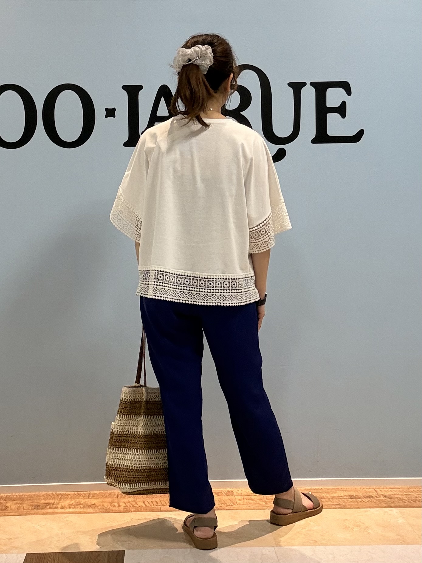 Naaatsuさんの「SHOO･LA･RUE｜【洗濯機可/ひんやり/体型カバー/S-LL】レース使いがポイント デザインTシャツ」を使ったコーディネート