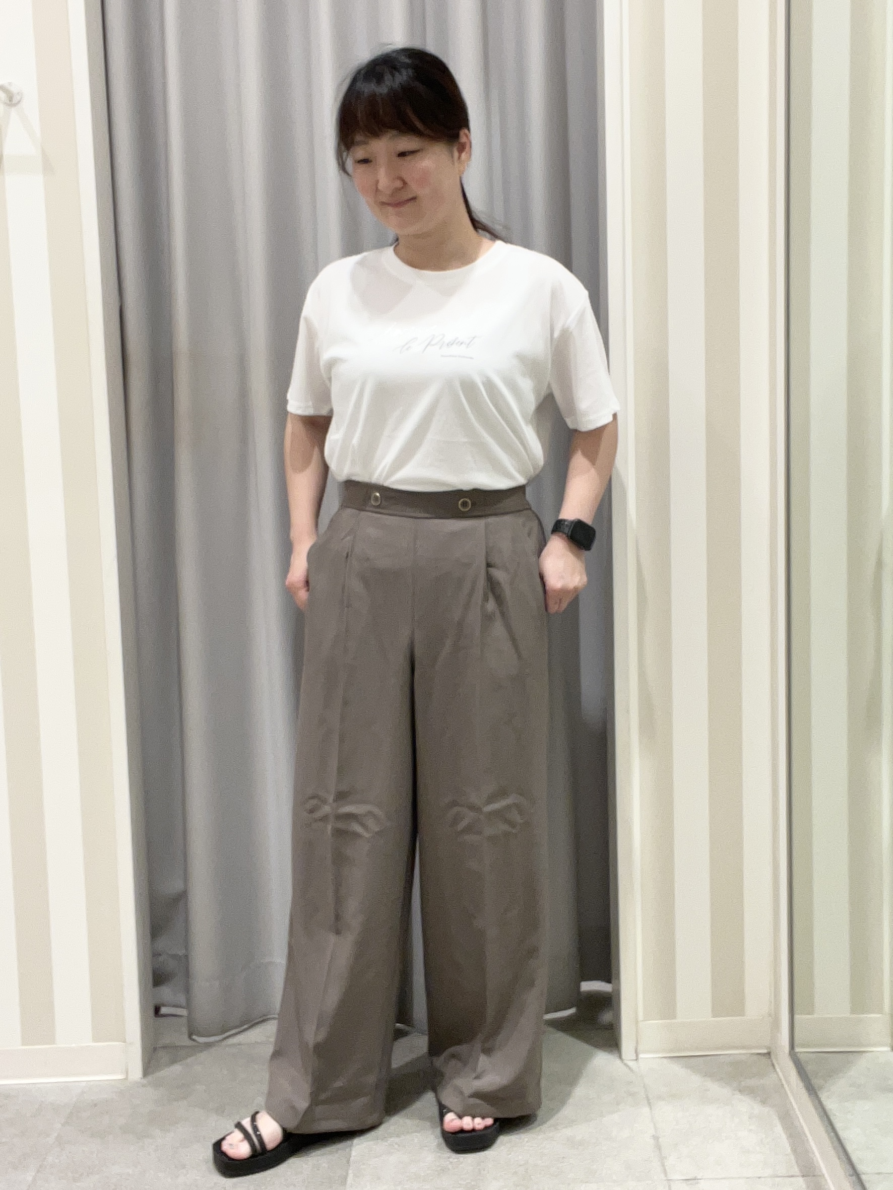 もーりぃさんの「SHOO･LA･RUE｜【ひんやり/洗濯機可/S-LL】オンにもオフにも マルチに使えるボタンレスカーディガン」を使ったコーディネート