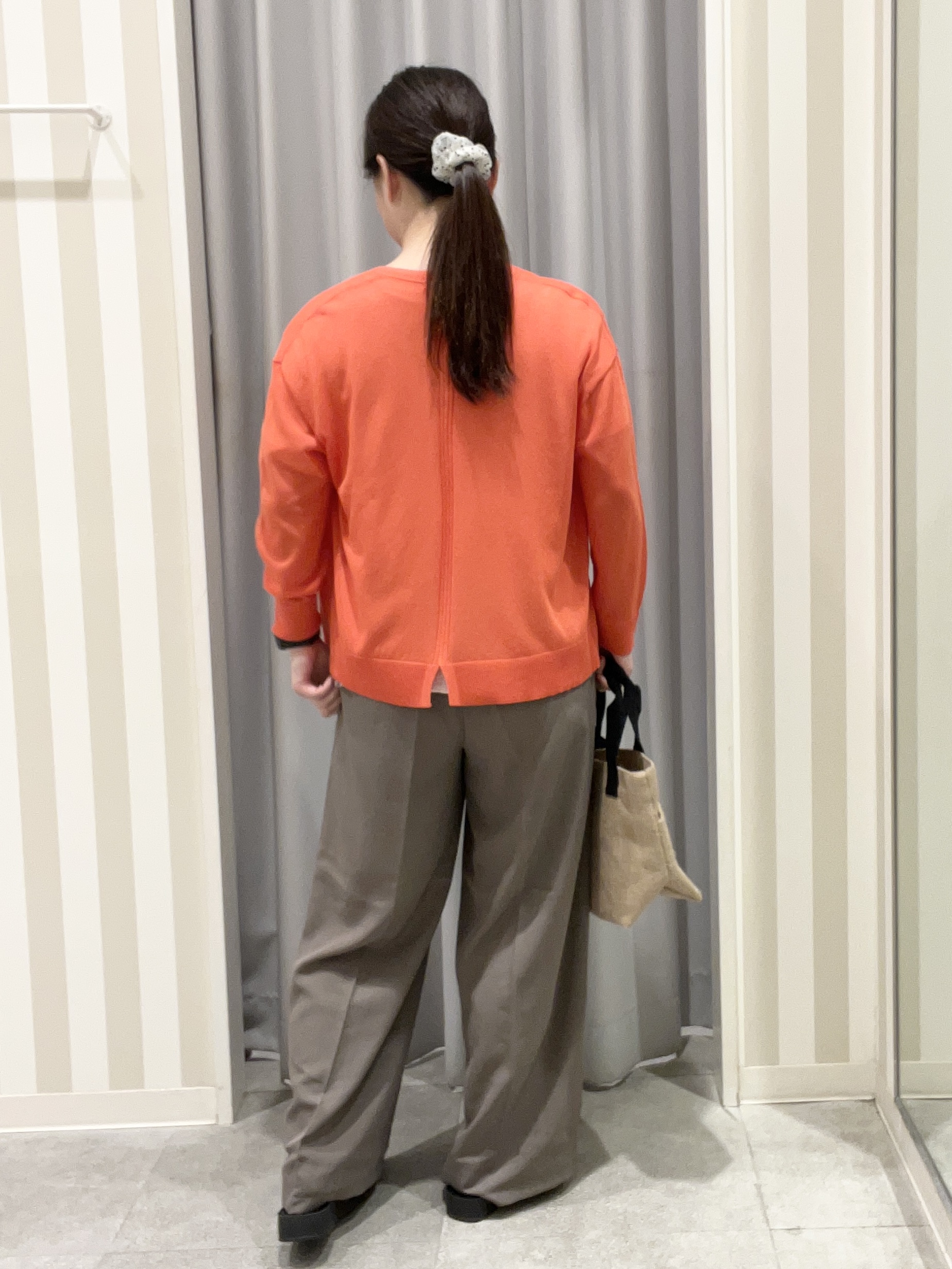 もーりぃさんの「SHOO･LA･RUE｜【ひんやり/洗濯機可/S-LL】オンにもオフにも マルチに使えるボタンレスカーディガン」を使ったコーディネート