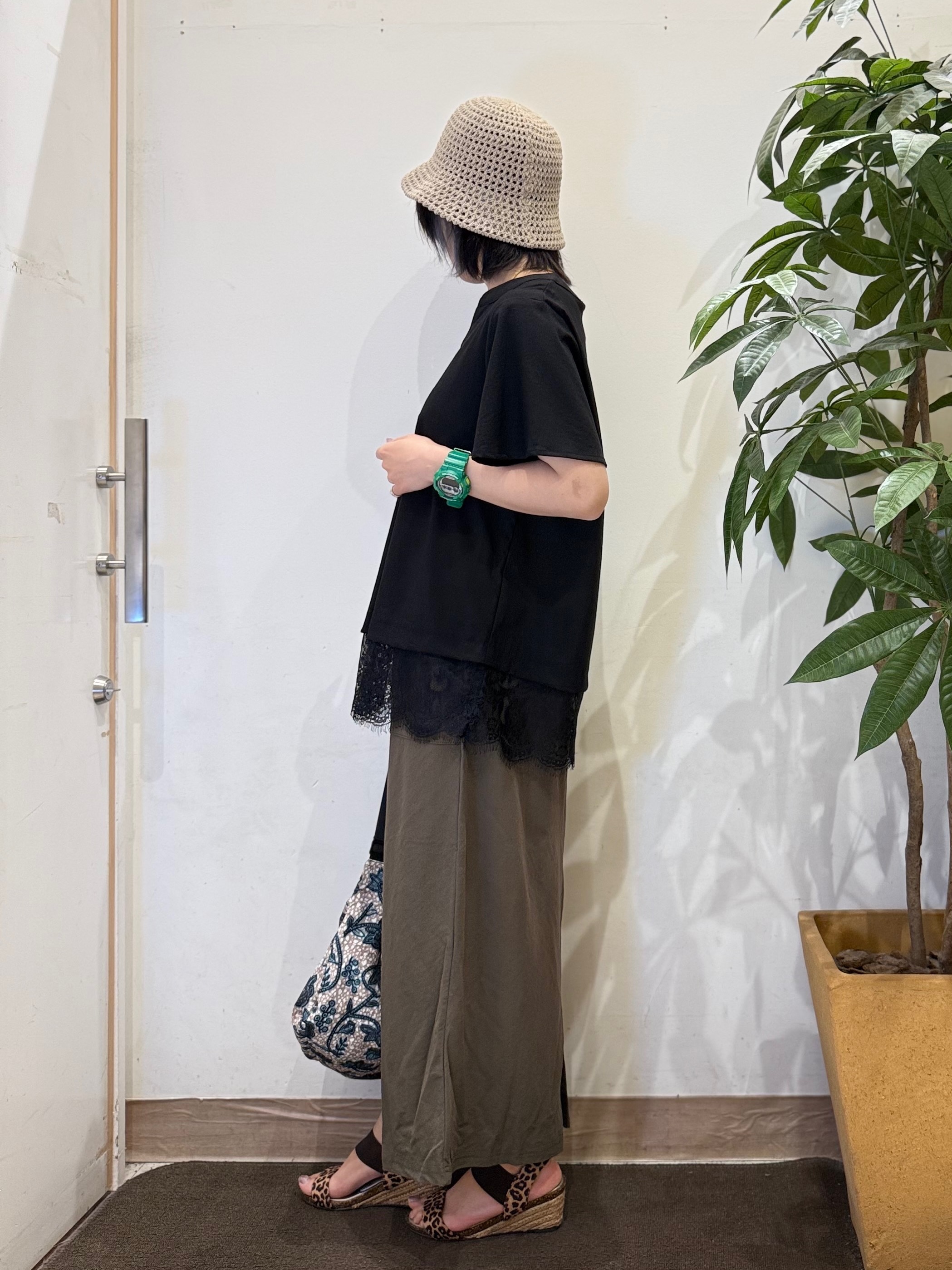 misakiさんの「SHOO･LA･RUE｜【S-LL/洗濯機可】軽凛(かろりん)ひんやり スキッパー裾レースブラウス」を使ったコーディネート