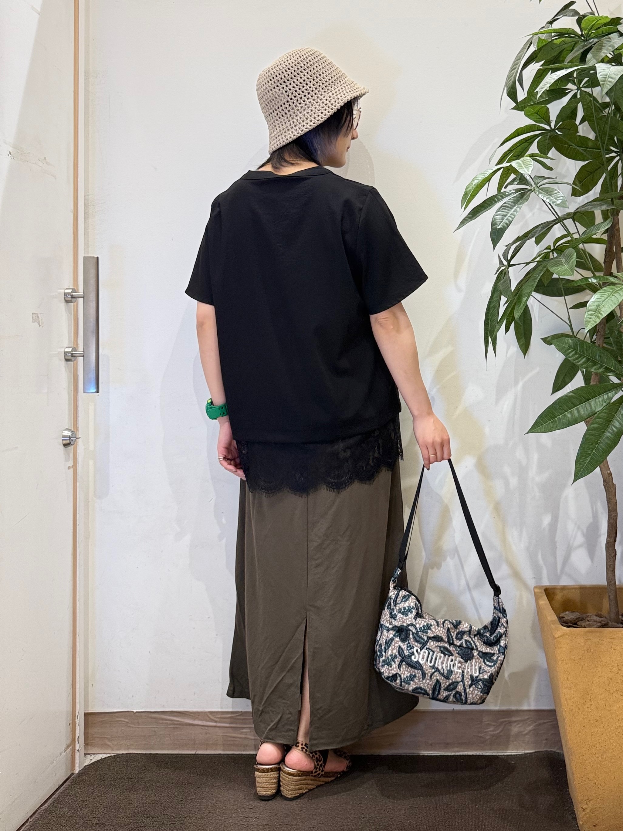 misakiさんの「SHOO･LA･RUE｜【S-LL/洗濯機可】軽凛(かろりん)ひんやり スキッパー裾レースブラウス」を使ったコーディネート