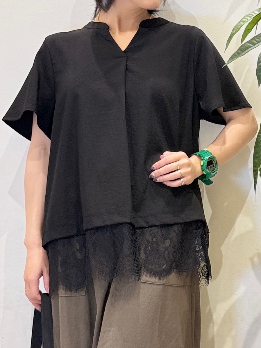 misakiさんの「SHOO･LA･RUE｜【S-LL/洗濯機可】軽凛(かろりん)ひんやり スキッパー裾レースブラウス」を使ったコーディネート