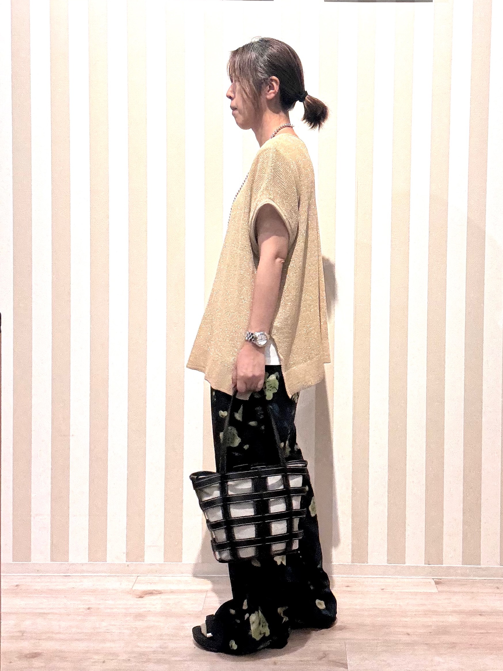 pieceさんの「SHOO･LA･RUE｜【2点セット/前後2WAY/洗濯機可/S-LL】体型カバーも叶う ラメ畦ニット+タンクトップ」を使ったコーディネート