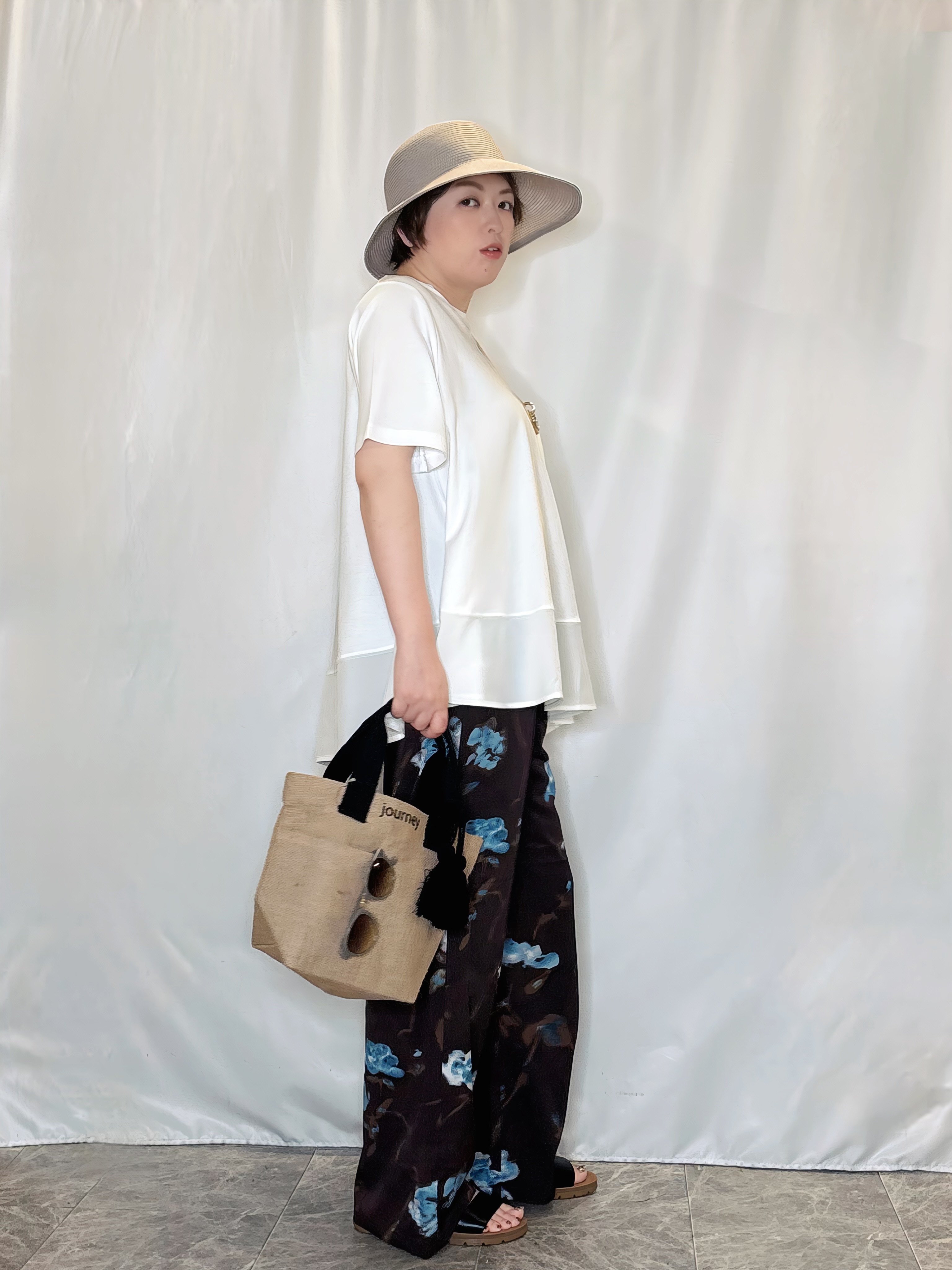 たみさんの「SHOO･LA･RUE｜【ひんやり/UV/抗菌防臭】体型カバーも叶う 裾切り替えAライントップス」を使ったコーディネート