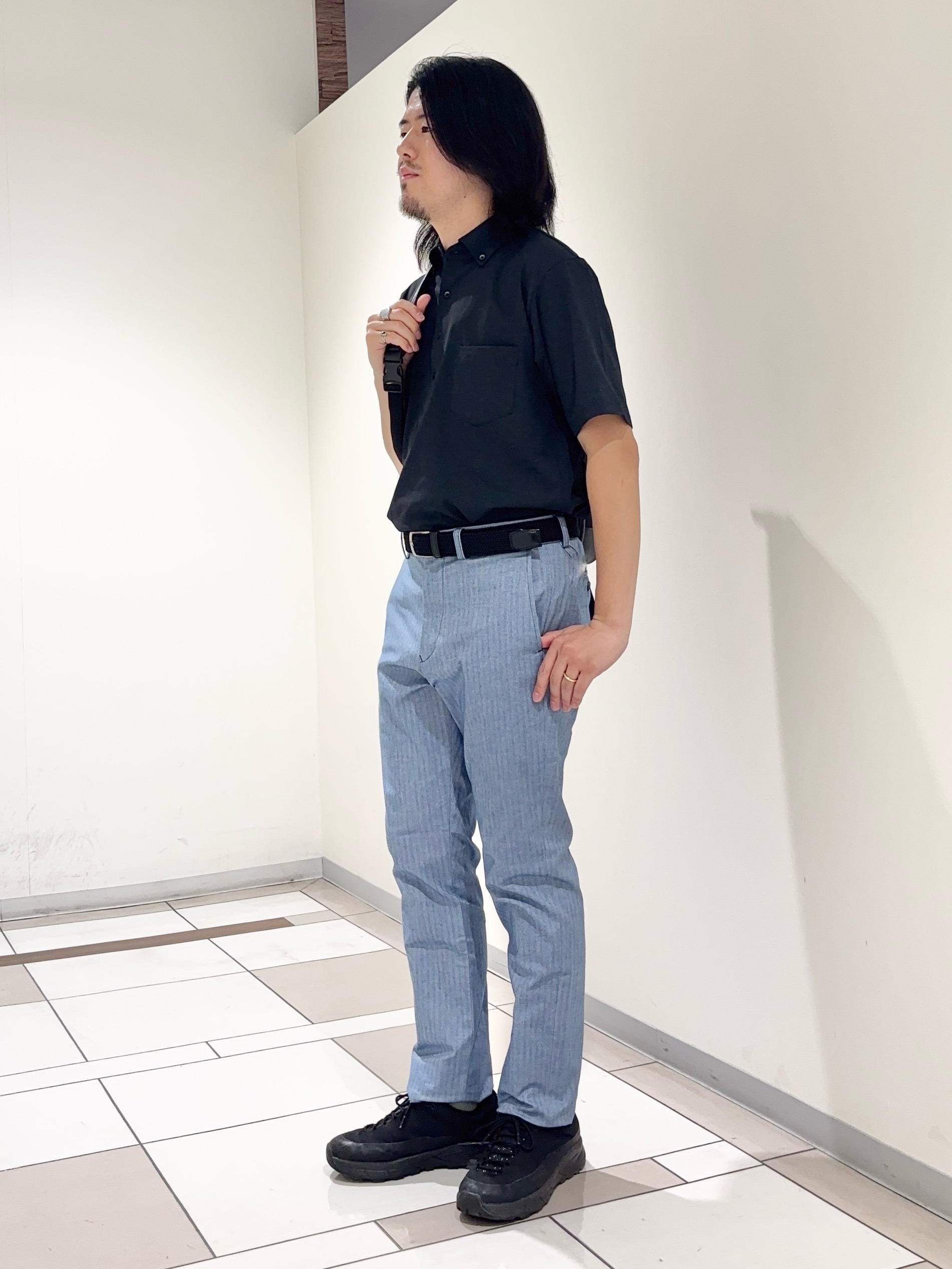 及川さんの「TAKEO KIKUCHI｜【汗染み軽減/接触冷感】ビズ ポロシャツ」を使ったコーディネート