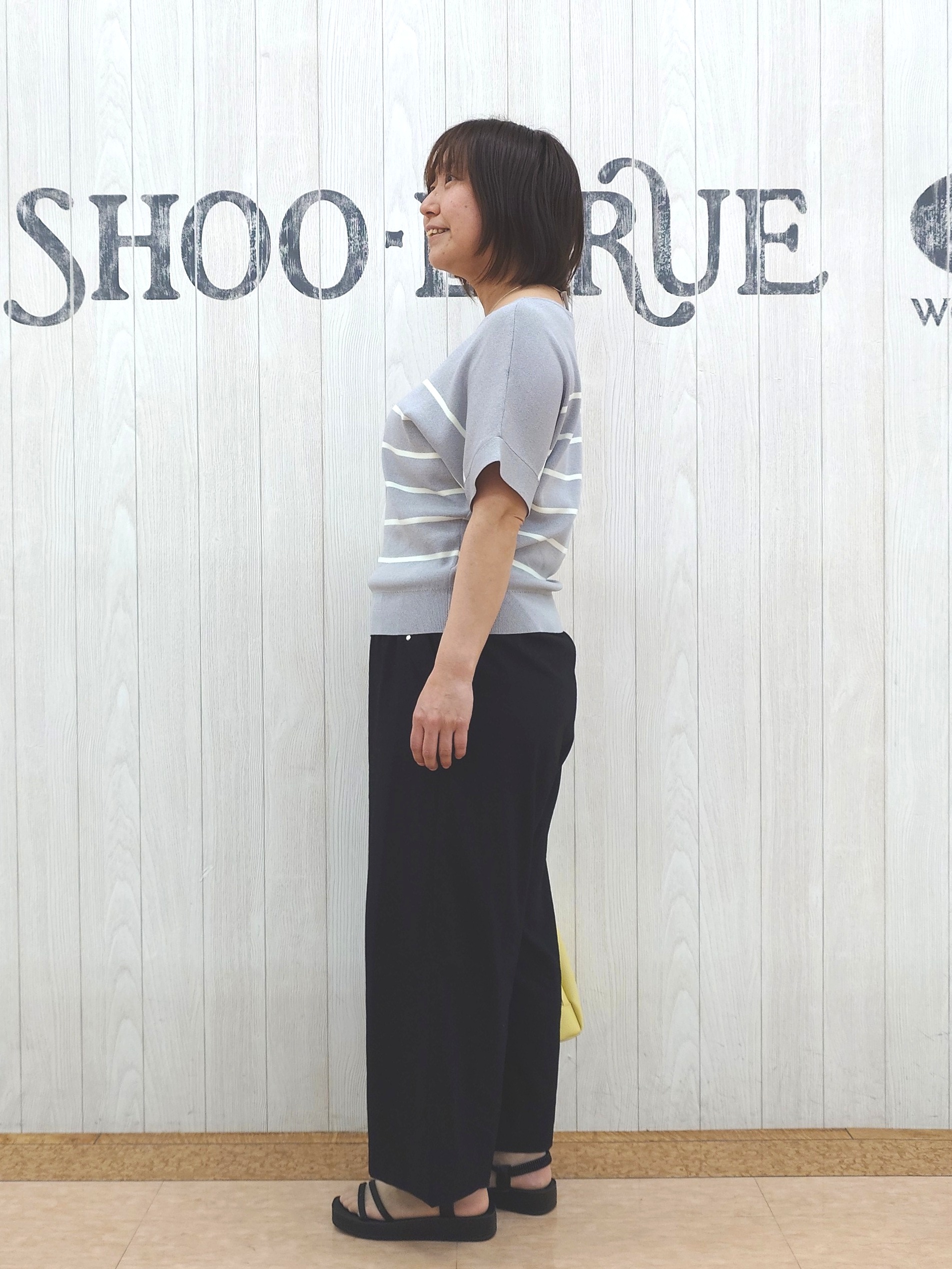 とろろさんの「SHOO･LA･RUE｜【毎日洗える/ひんやり/UV/S-LL】二の腕隠れる さらっとドルマン半袖ニット」を使ったコーディネート