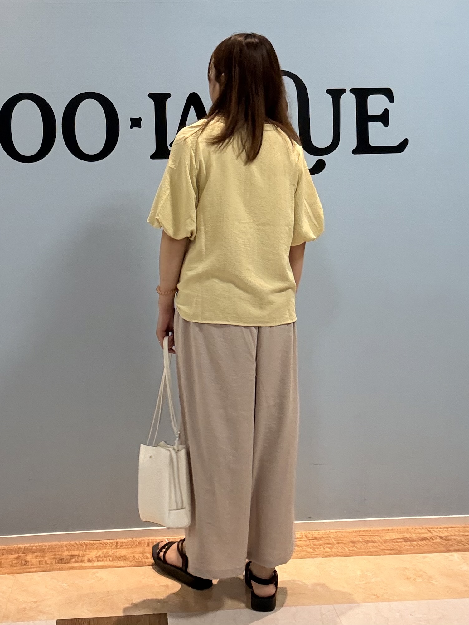 Naaatsuさんの「SHOO･LA･RUE｜【S-LL/洗濯機可】バルーンスリーブ　キーネックブラウス」を使ったコーディネート