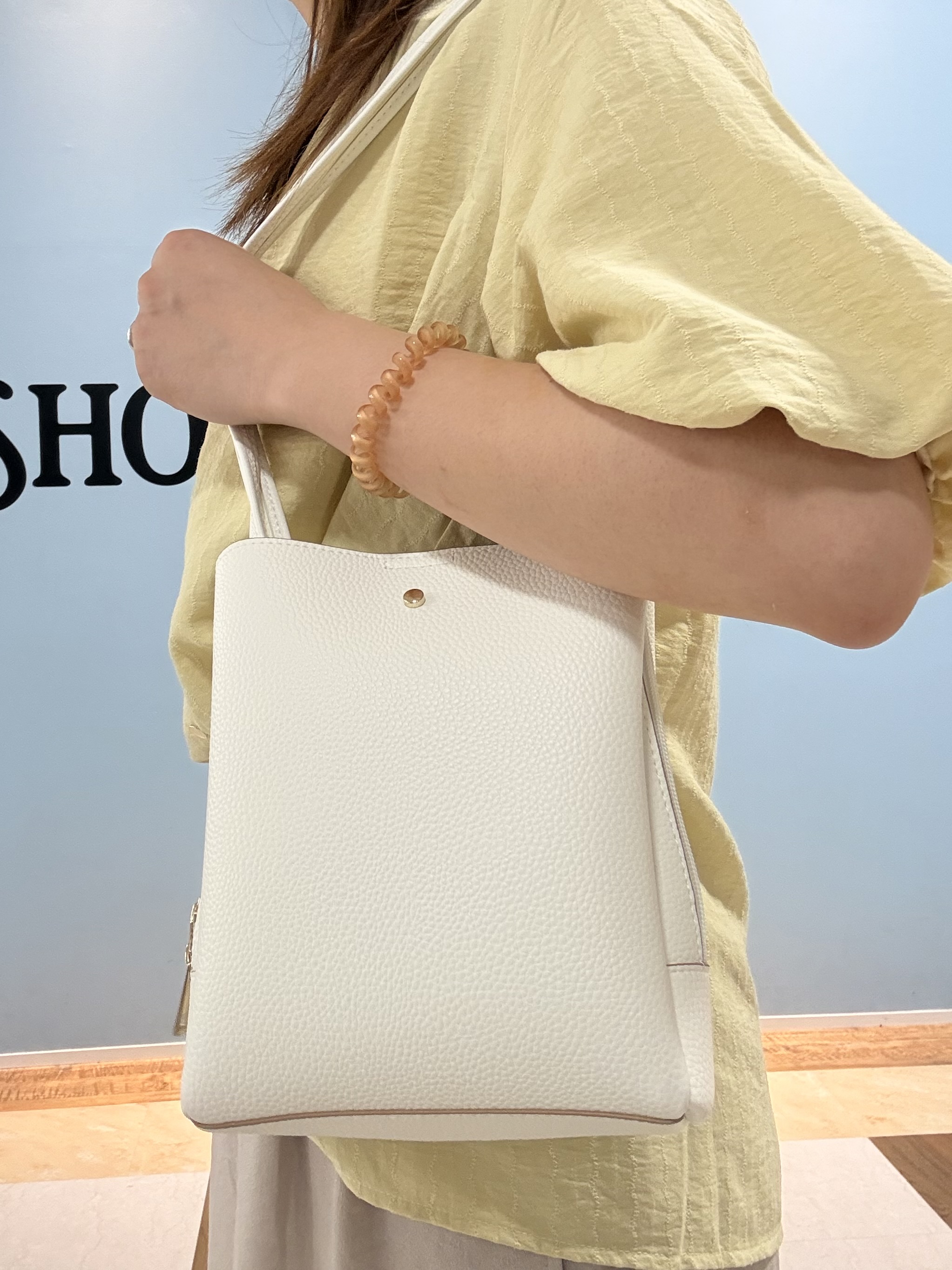 Naaatsuさんの「SHOO･LA･RUE｜【S-LL/洗濯機可】バルーンスリーブ　キーネックブラウス」を使ったコーディネート