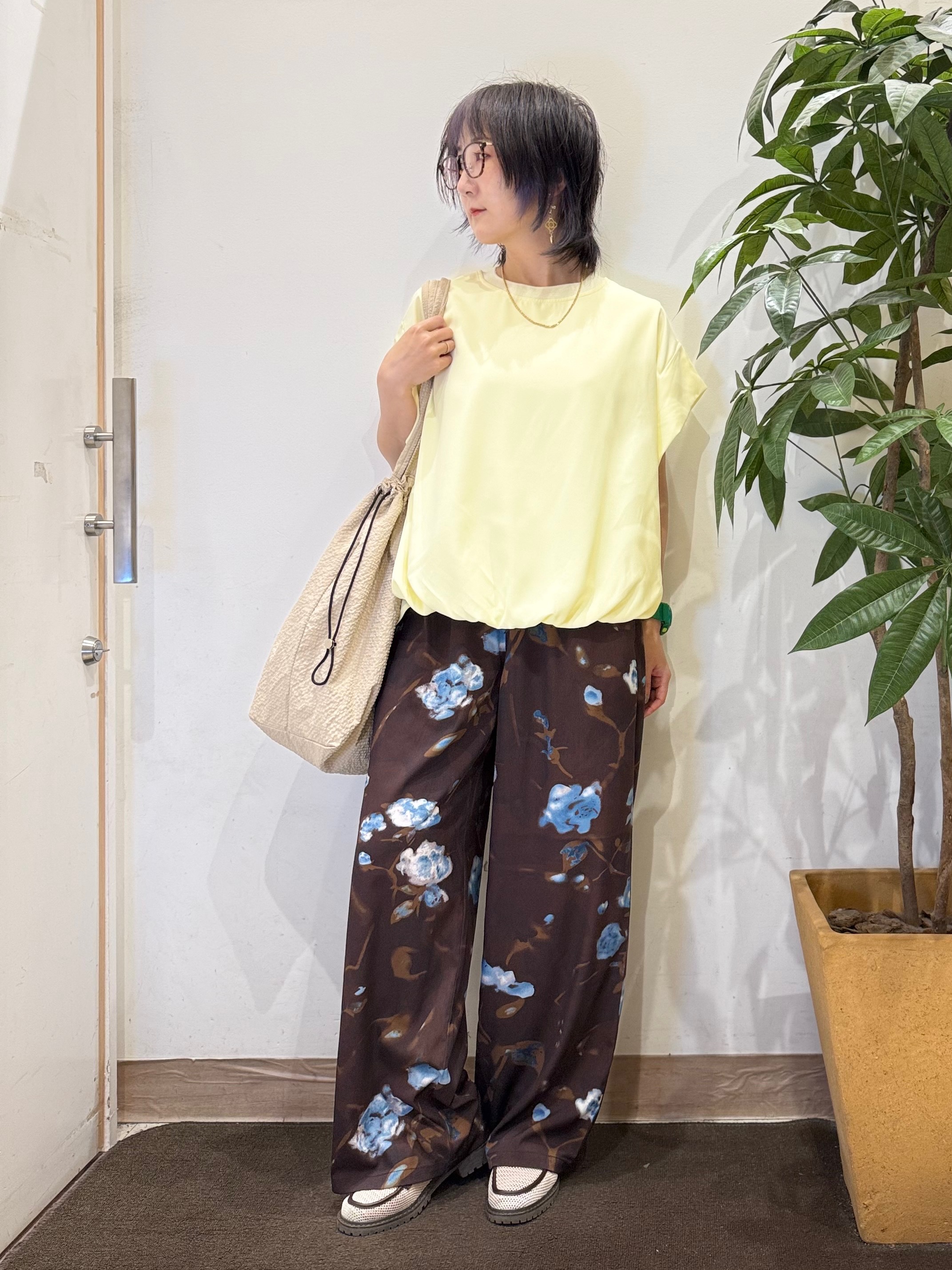 misakiさんの「SHOO･LA･RUE｜【洗濯機可/体型カバー】インせずこなれる ふんわり裾バルーントップス」を使ったコーディネート