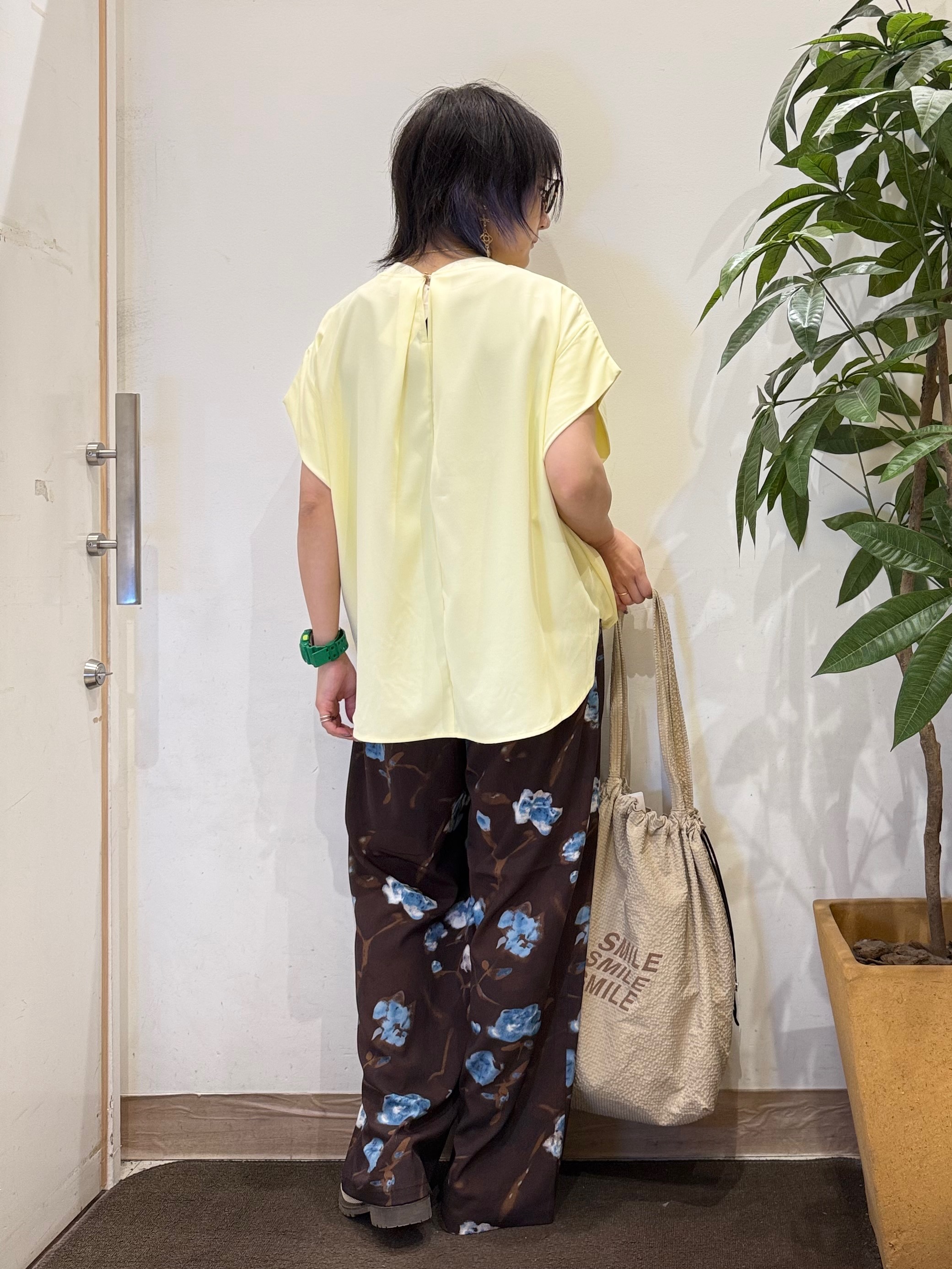 misakiさんの「SHOO･LA･RUE｜【洗濯機可/体型カバー】インせずこなれる ふんわり裾バルーントップス」を使ったコーディネート