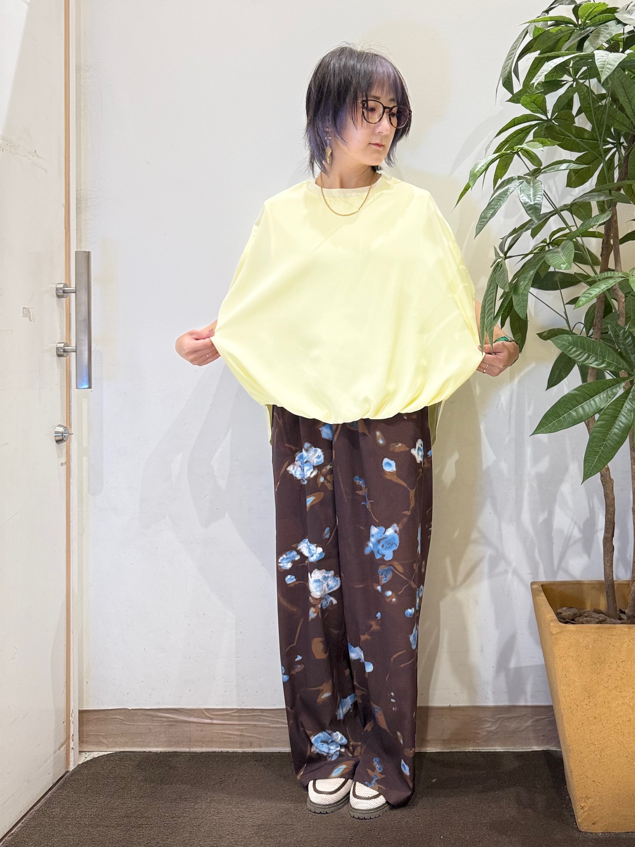 misakiさんの「SHOO･LA･RUE｜【洗濯機可/体型カバー】インせずこなれる ふんわり裾バルーントップス」を使ったコーディネート