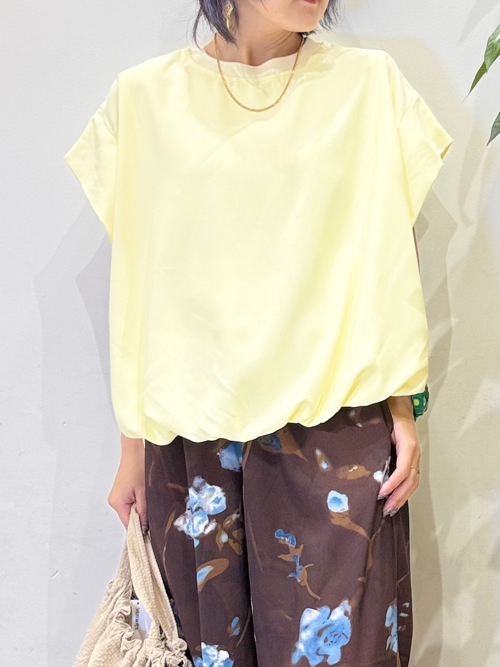 misakiさんの「SHOO･LA･RUE｜【洗濯機可/体型カバー】インせずこなれる ふんわり裾バルーントップス」を使ったコーディネート