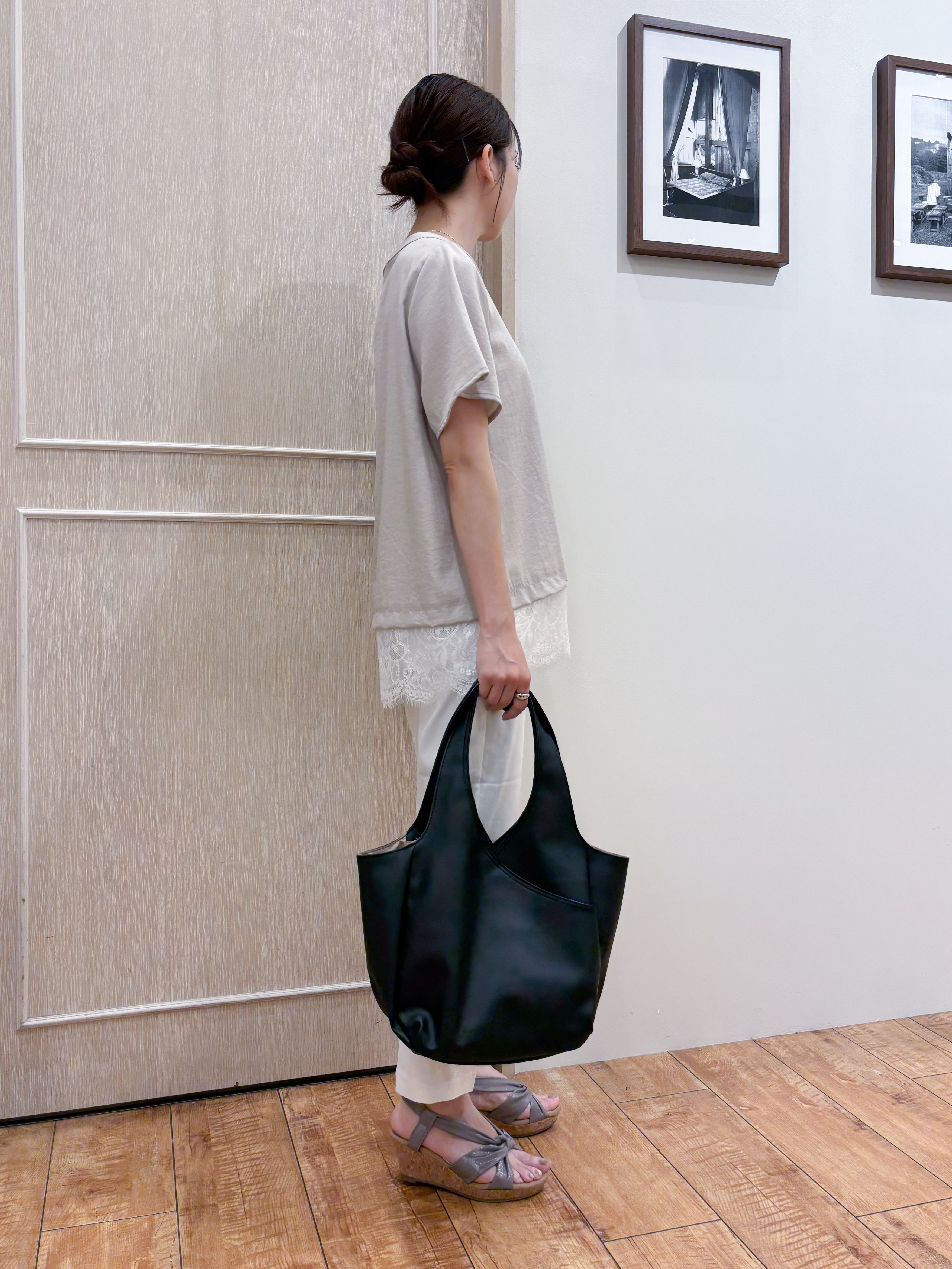 なみさんの「SHOO･LA･RUE｜【ひんやり/S-LL/洗濯機可】軽凛(かろりん) スキッパー裾レースブラウス」を使ったコーディネート