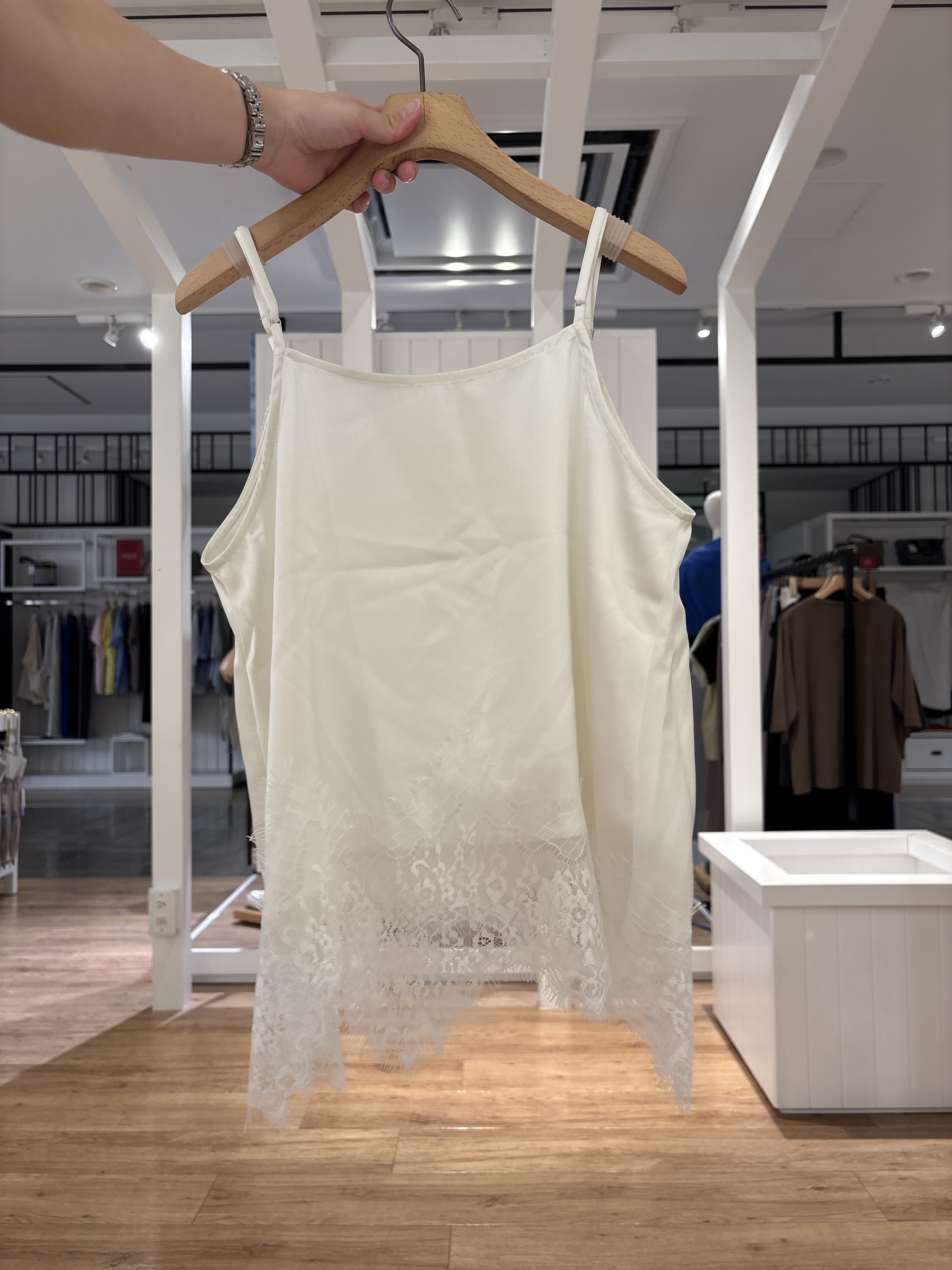 hinakoさんの「Dessin｜【9色展開/接触冷感/UVカット】ドライタッチサマーニットT」を使ったコーディネート