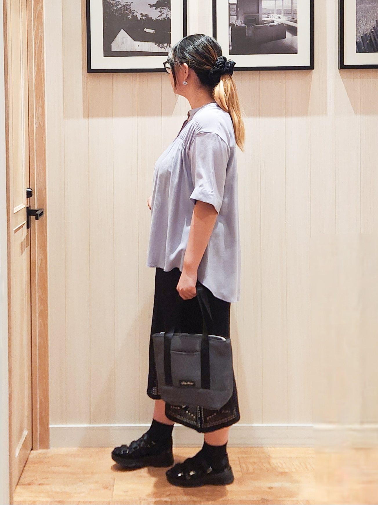 れーやんさんの「SHOO･LA･RUE｜【ひんやり/UV】お袖の長さが調整出来る シャーリングスキッパーブラウス」を使ったコーディネート