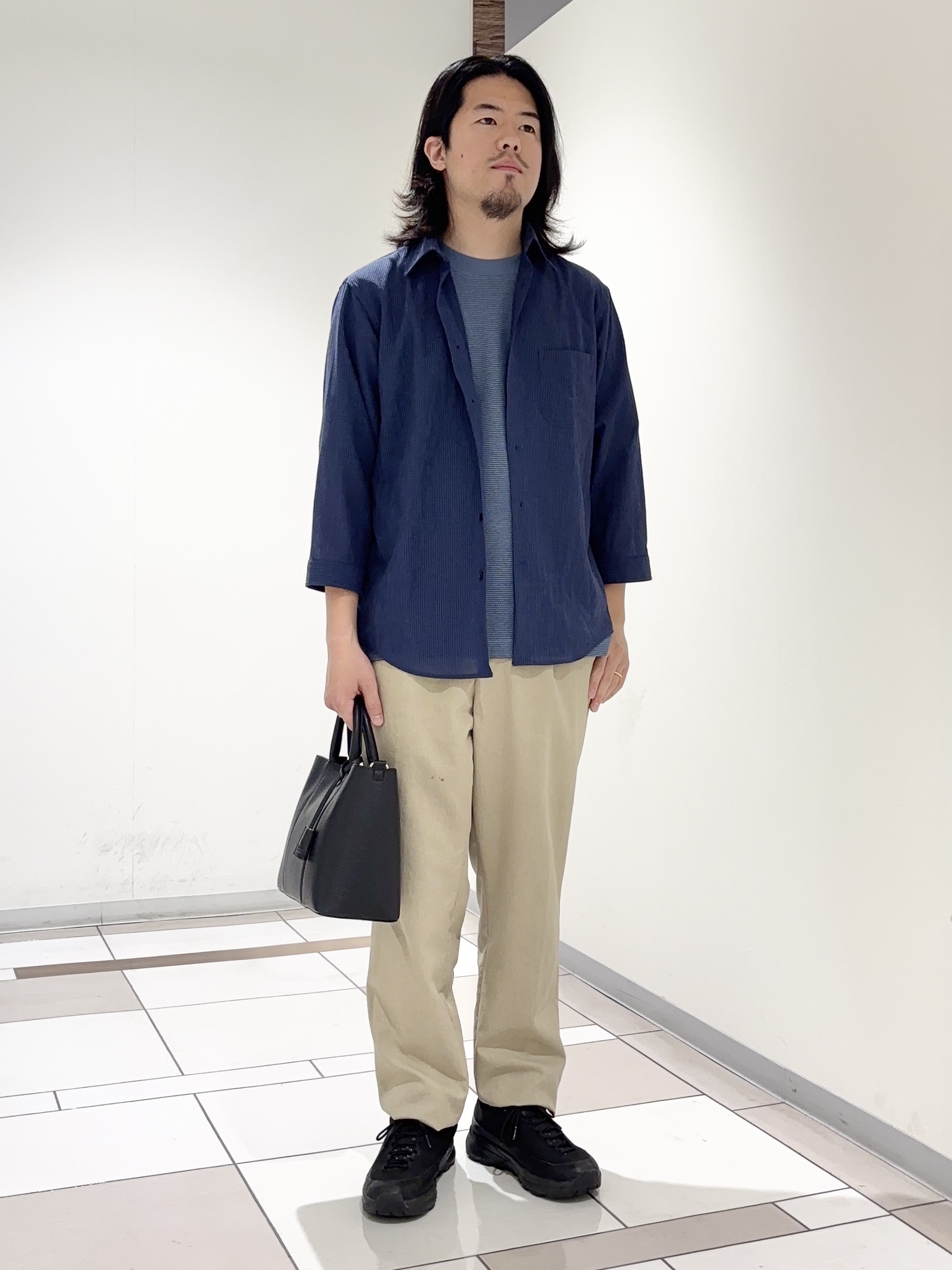 及川さんの「TAKEO KIKUCHI｜【通気性】トリコットサッカー 7分袖シャツ」を使ったコーディネート
