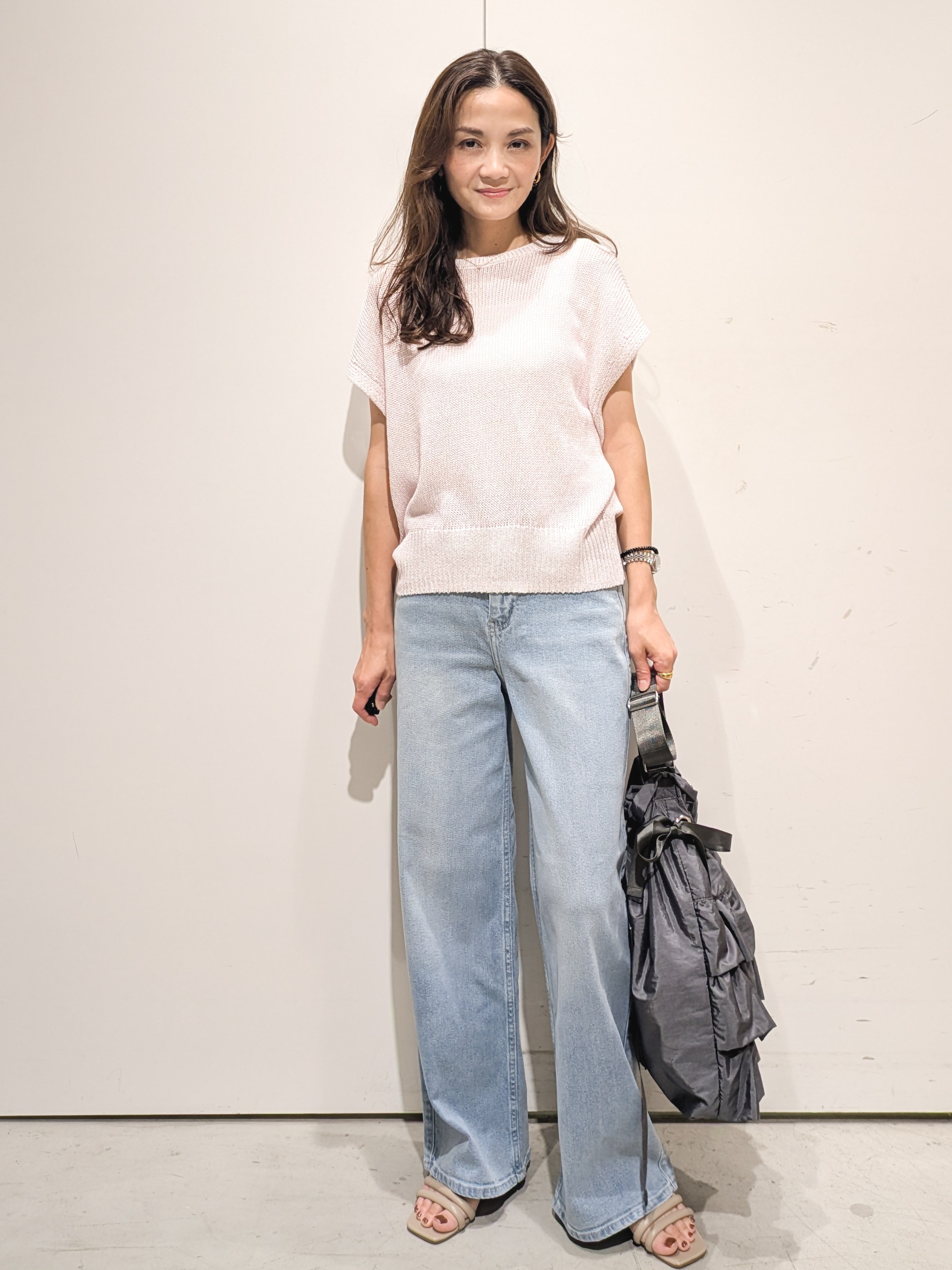 machiさんの「OPAQUE.CLIP｜ラメメッシュ フレンチスリーブニット【洗濯機OK】」を使ったコーディネート