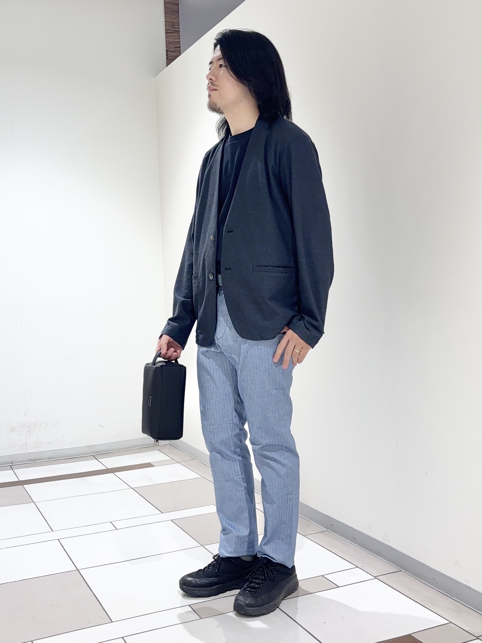 及川さんの「TAKEO KIKUCHI｜【抗菌防臭】バーズアイメッシュノーカラージャケット」を使ったコーディネート