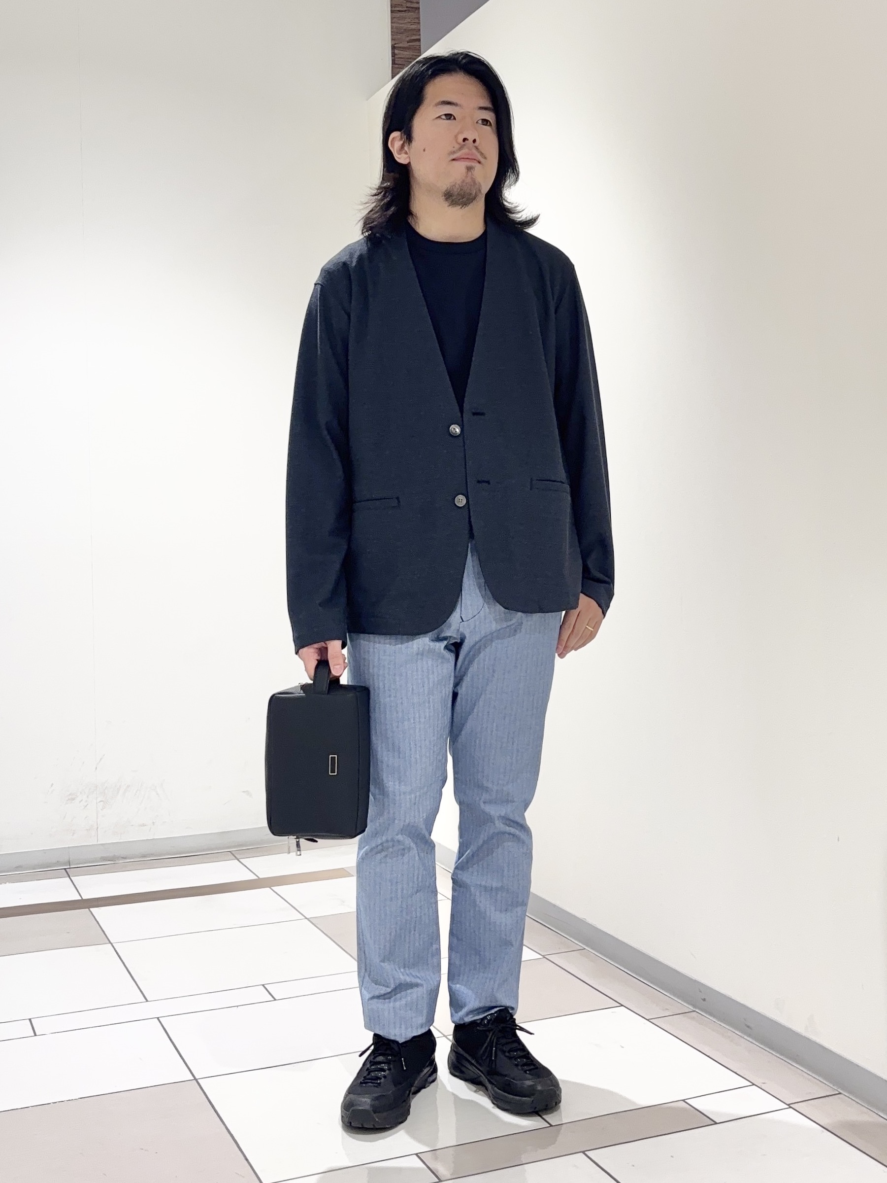 及川さんの「TAKEO KIKUCHI｜【抗菌防臭】バーズアイメッシュノーカラージャケット」を使ったコーディネート