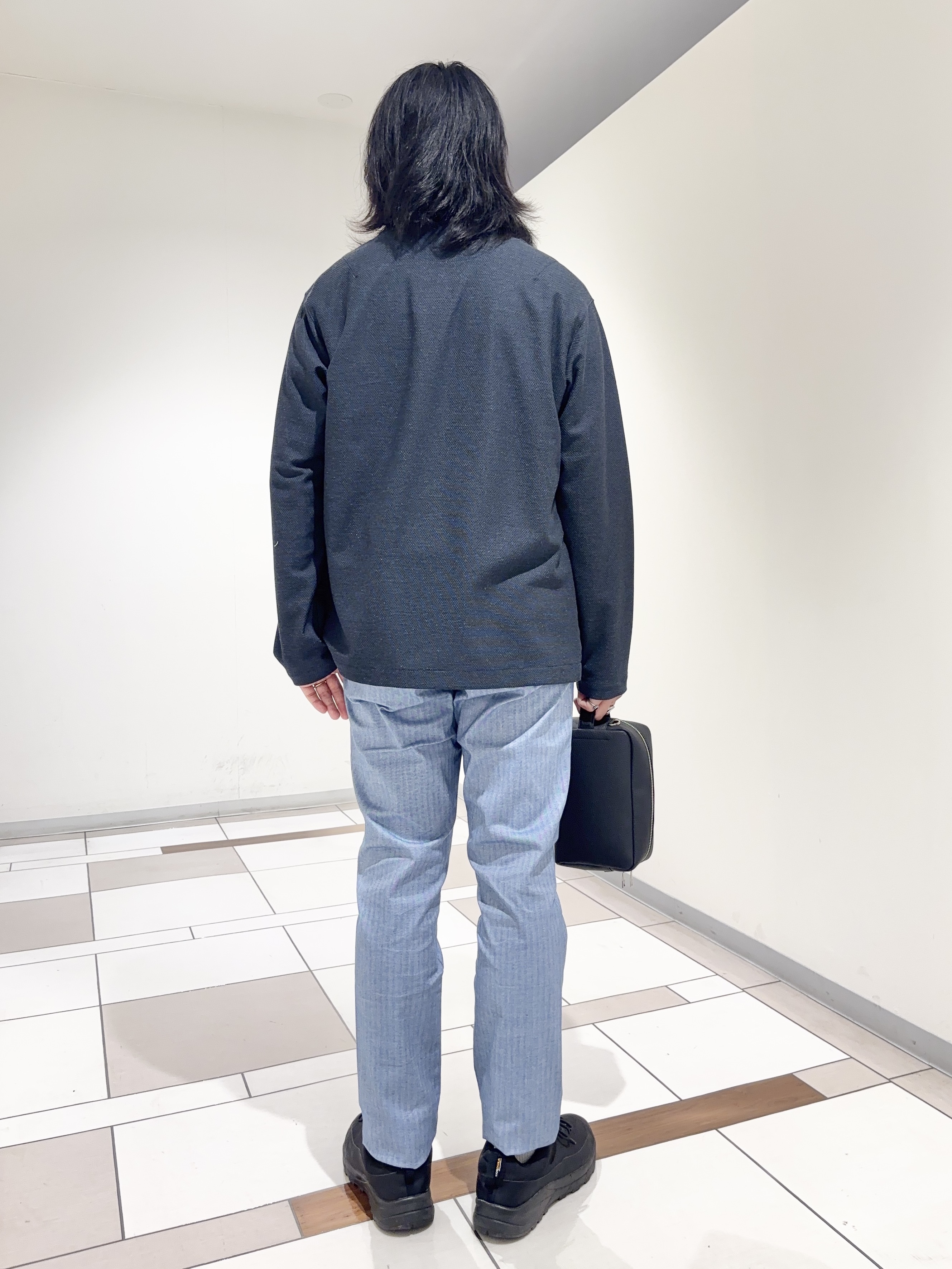 及川さんの「TAKEO KIKUCHI｜【抗菌防臭】バーズアイメッシュノーカラージャケット」を使ったコーディネート