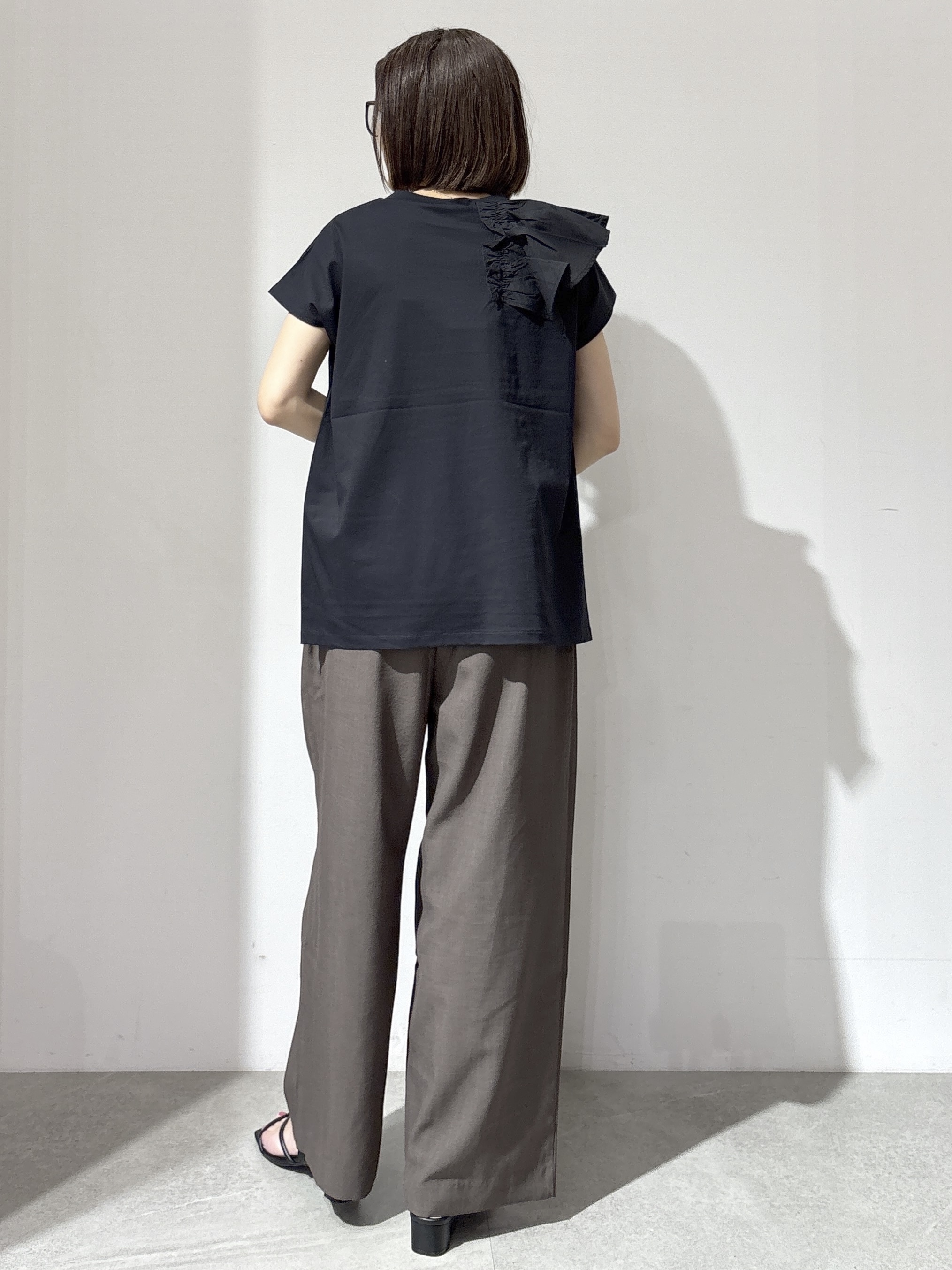 NAKAさんの「OPAQUE.CLIP｜【UVケア／接触冷感】アシメフリルドッキングカットソー《洗濯機OK》」を使ったコーディネート