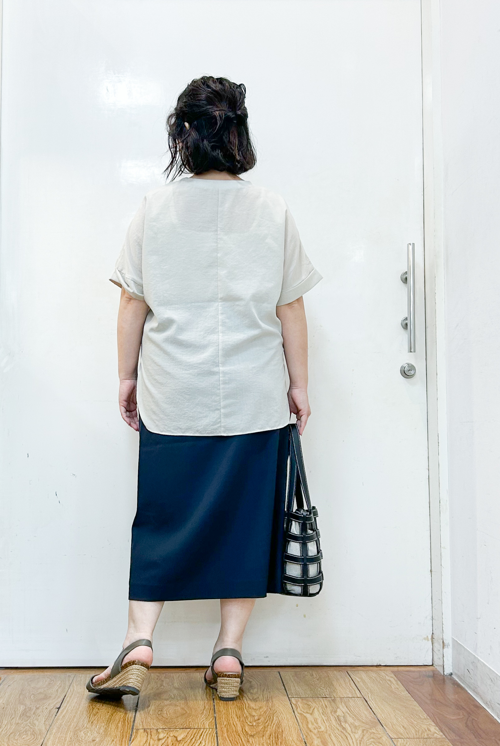 haruさんの「SHOO･LA･RUE｜【着丈選べる/ひんやり/体型カバー】洗濯後しわになりにくい さらさらドルマンブラウス」を使ったコーディネート