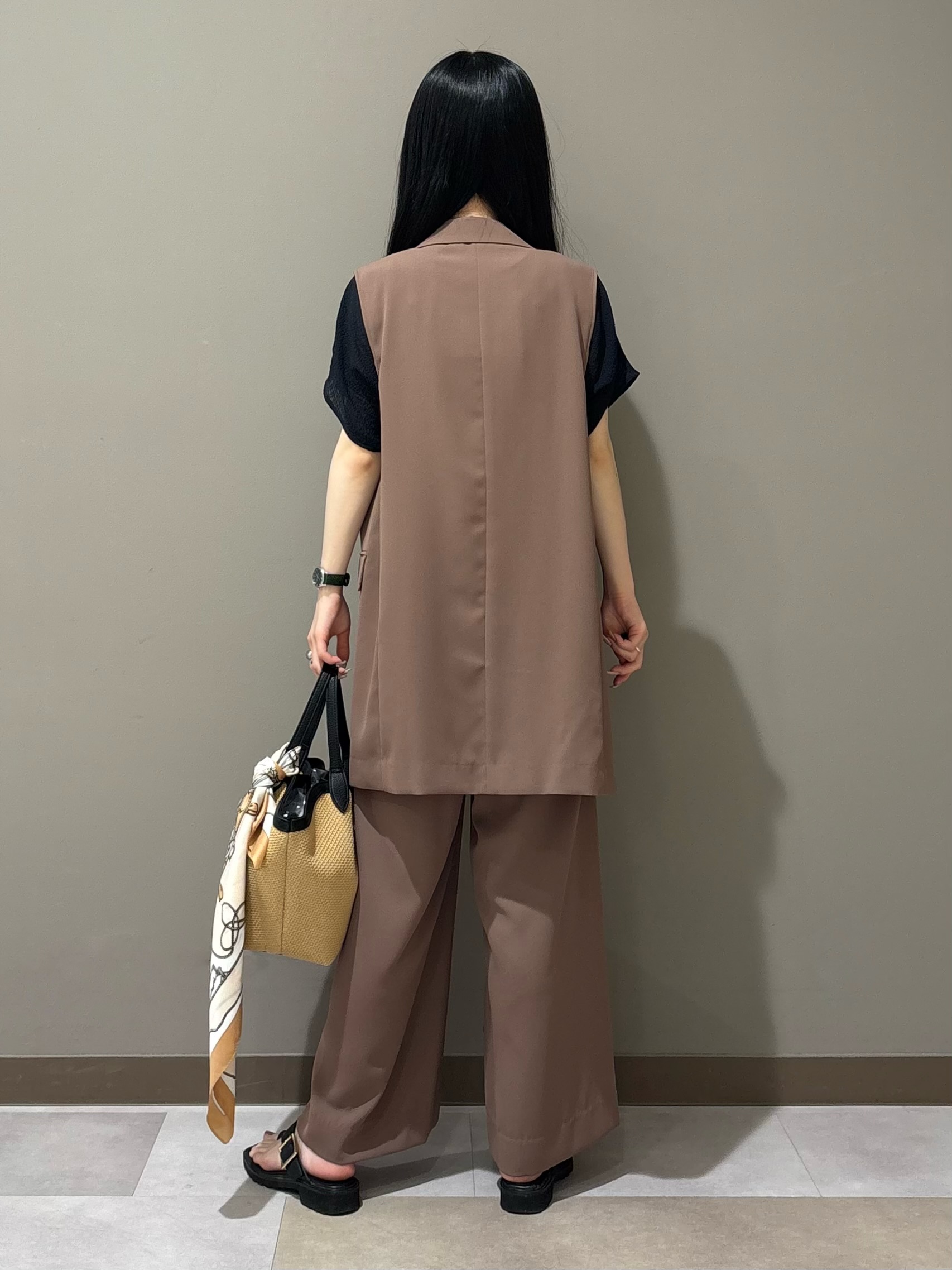 KEIKOさんの「INDIVI｜【さらに軽く軽快！／着る日傘】颯爽ジレジャケット」を使ったコーディネート