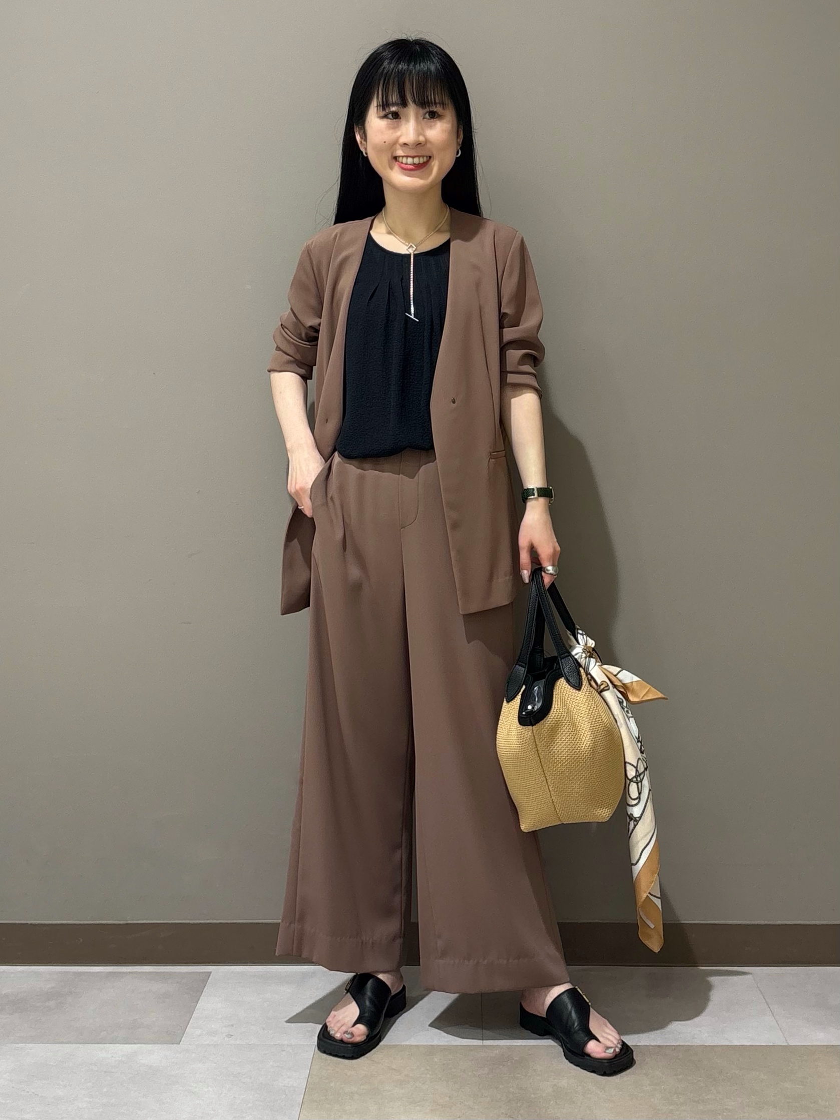 KEIKOさんの「INDIVI｜【さらに軽く軽快！／着る日傘】颯爽ジレジャケット」を使ったコーディネート