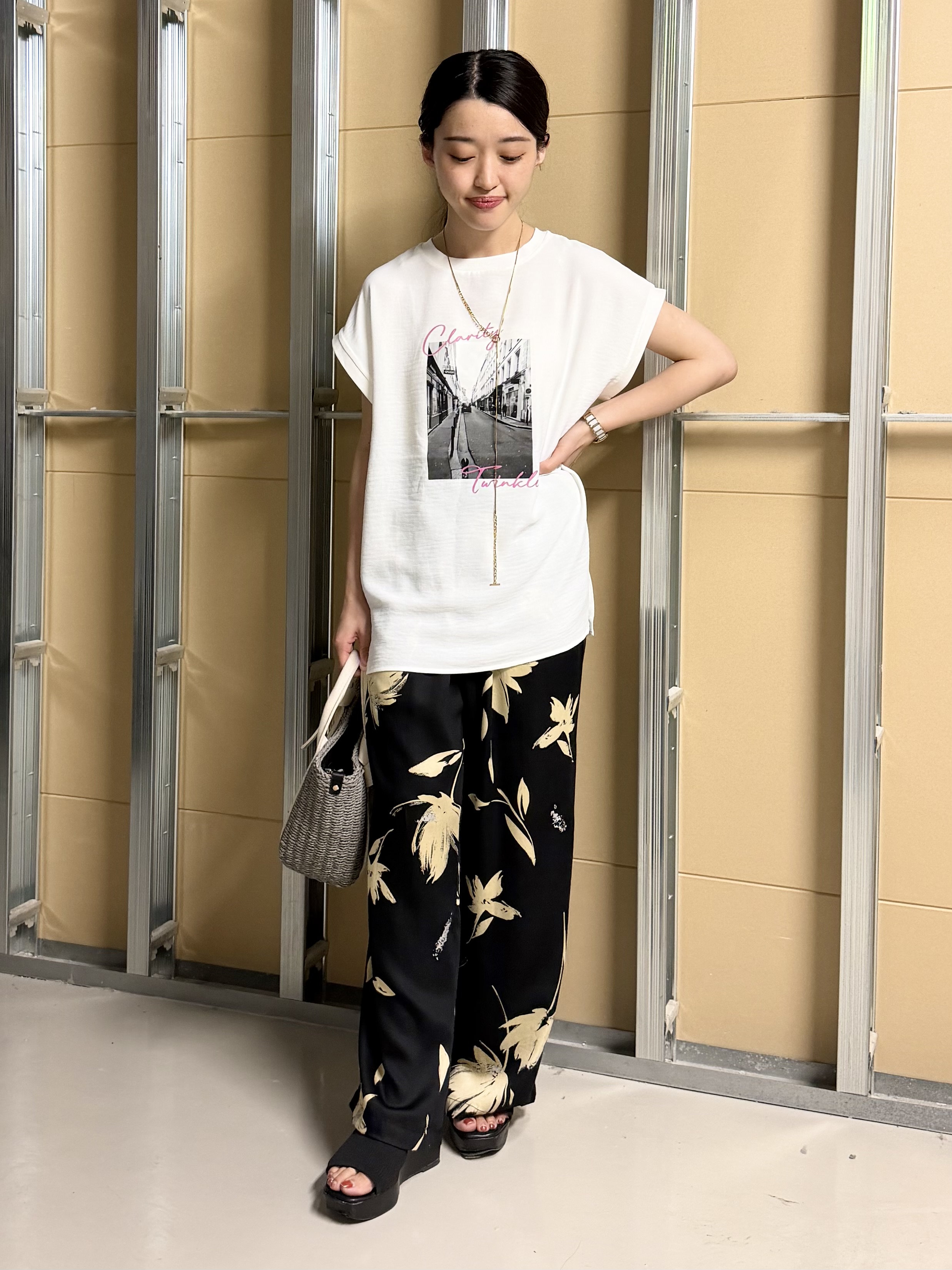 sahoさんの「THE SHOP TK｜【ひんやりさらさら】軽やかに着られる プリントTシャツ」を使ったコーディネート