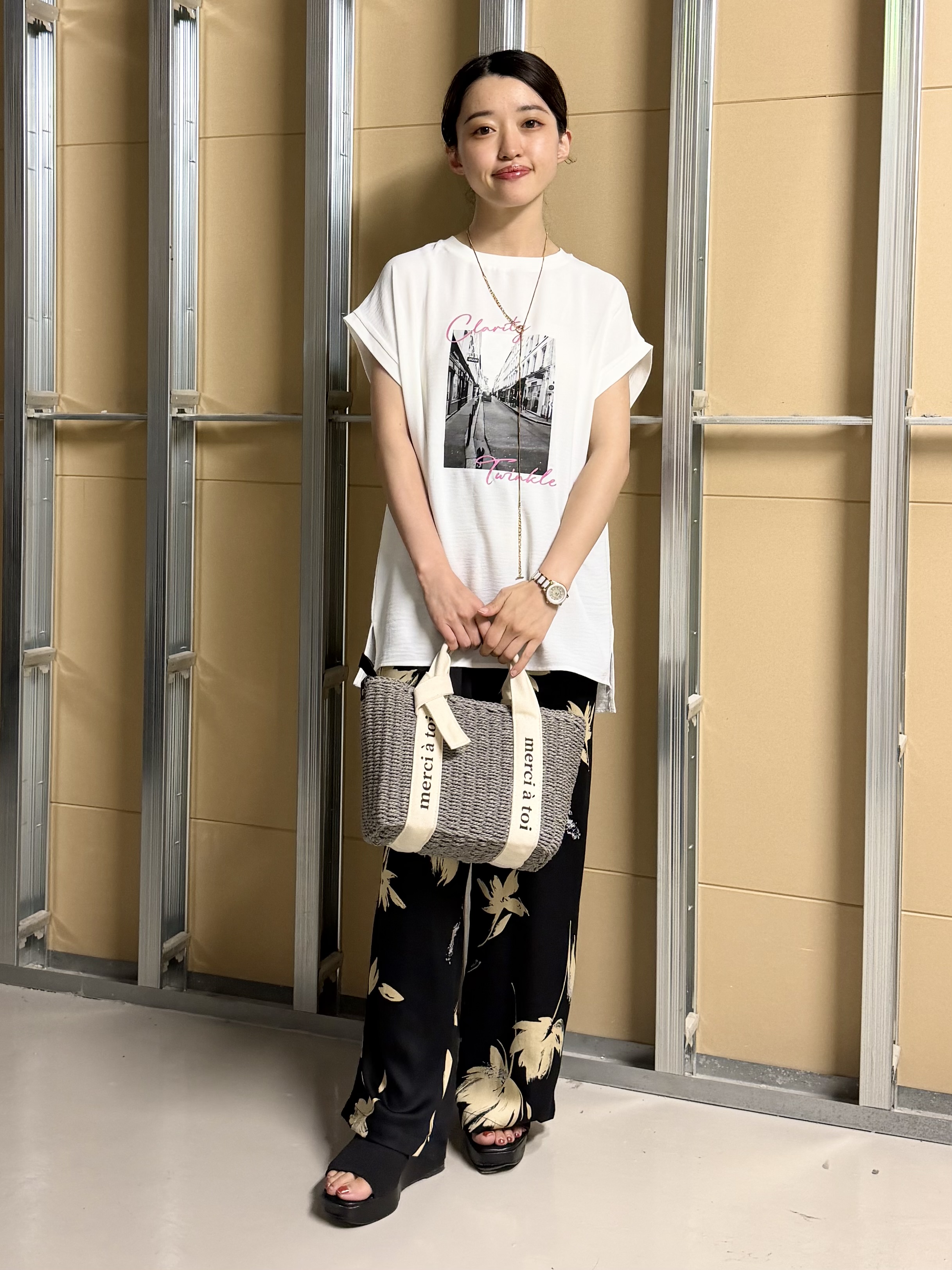 sahoさんの「THE SHOP TK｜【ひんやりさらさら】軽やかに着られる プリントTシャツ」を使ったコーディネート