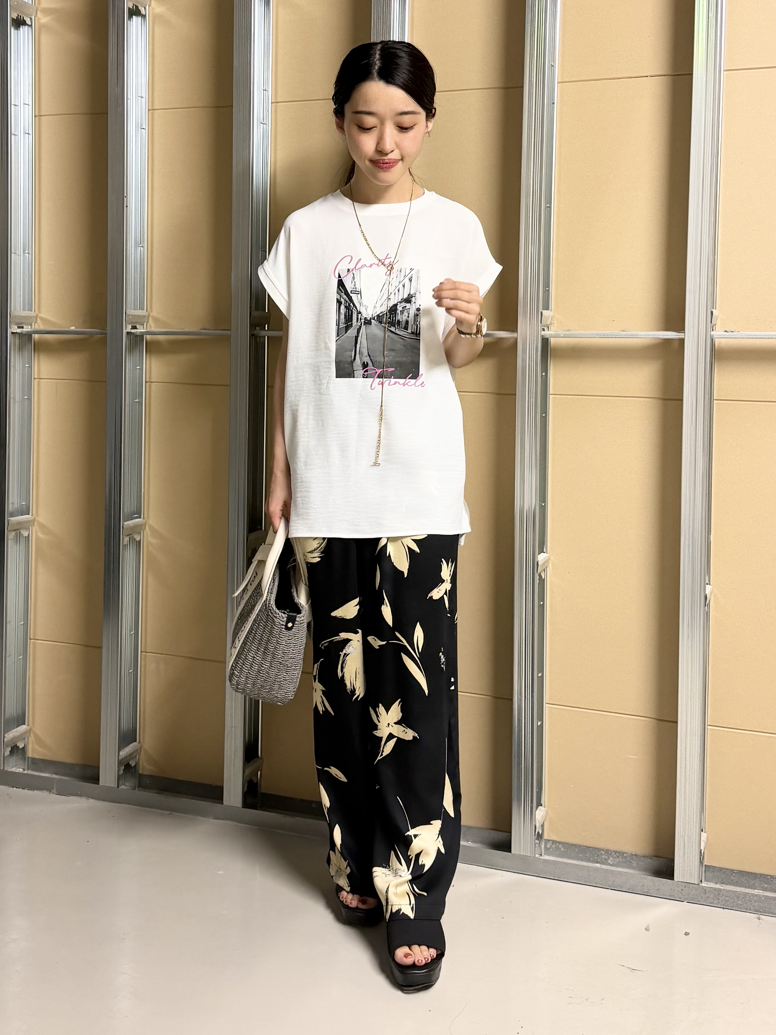 sahoさんの「THE SHOP TK｜【ひんやりさらさら】軽やかに着られる プリントTシャツ」を使ったコーディネート