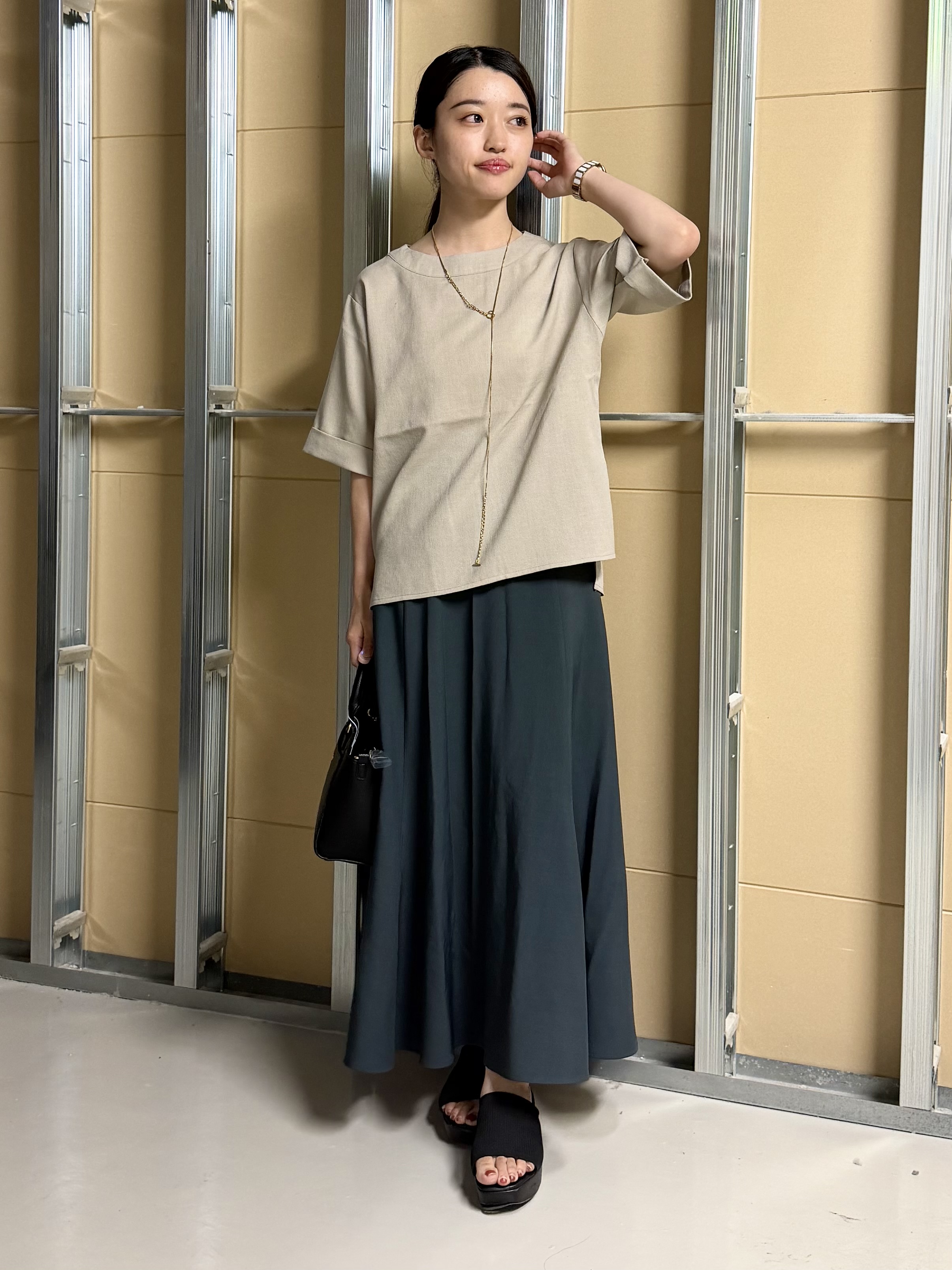 sahoさんの「THE SHOP TK｜【M-XL/二の腕カバー】さらり麻調メッシュ5分袖ブラウス」を使ったコーディネート