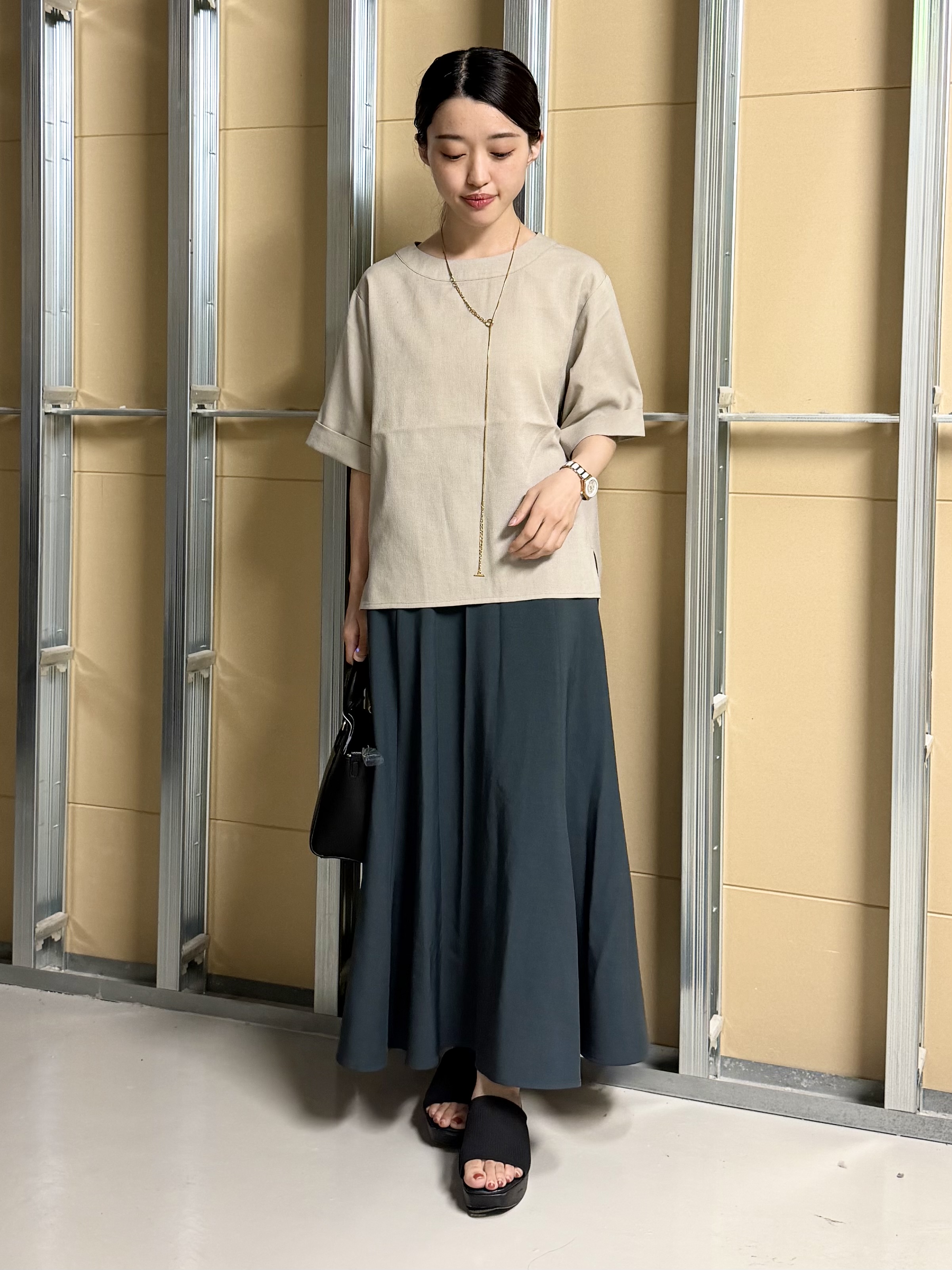 sahoさんの「THE SHOP TK｜【M-XL/二の腕カバー】さらり麻調メッシュ5分袖ブラウス」を使ったコーディネート