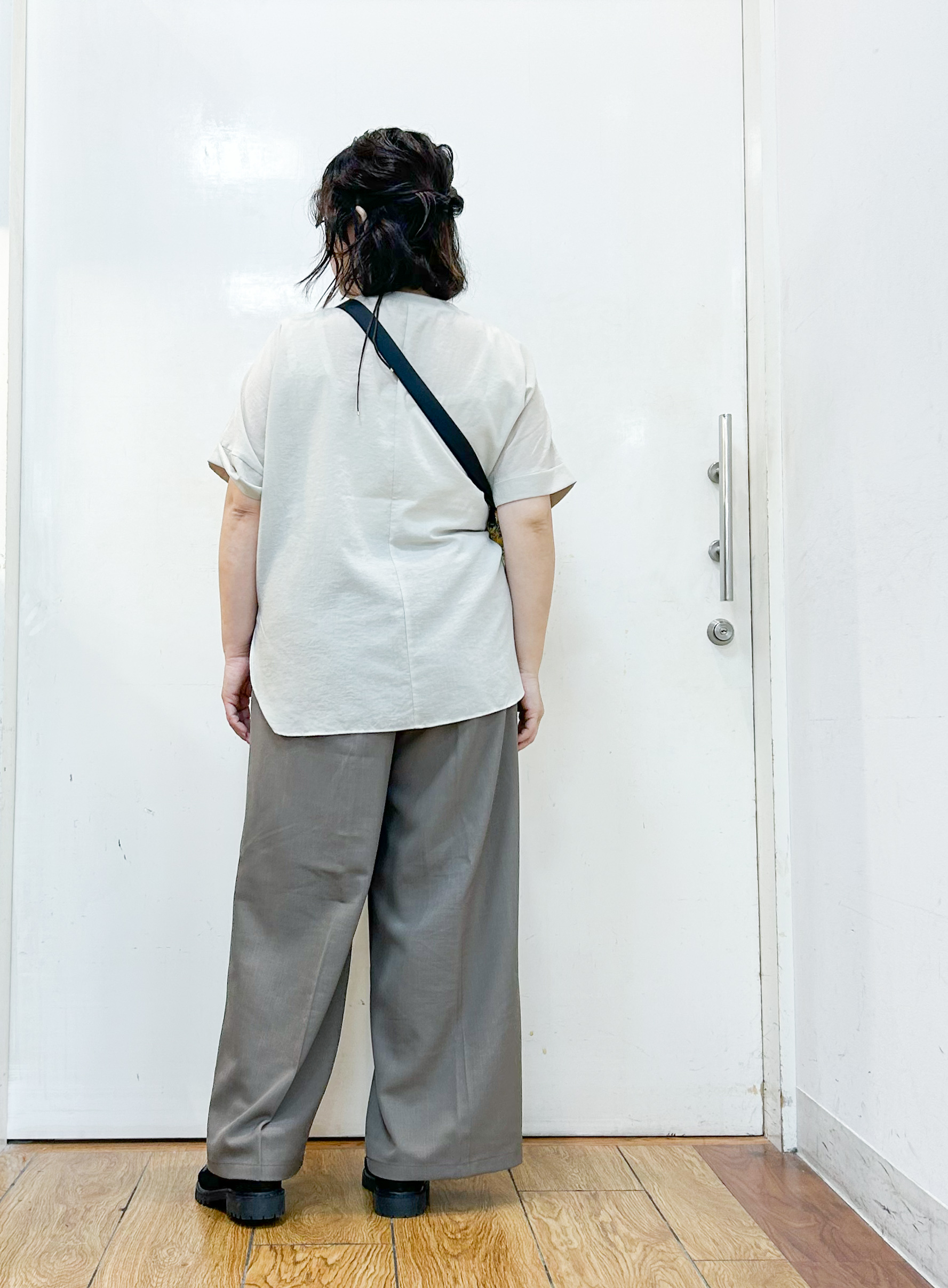 haruさんの「SHOO･LA･RUE｜【着丈選べる/ひんやり/体型カバー】洗濯後しわになりにくい さらさらドルマンブラウス」を使ったコーディネート