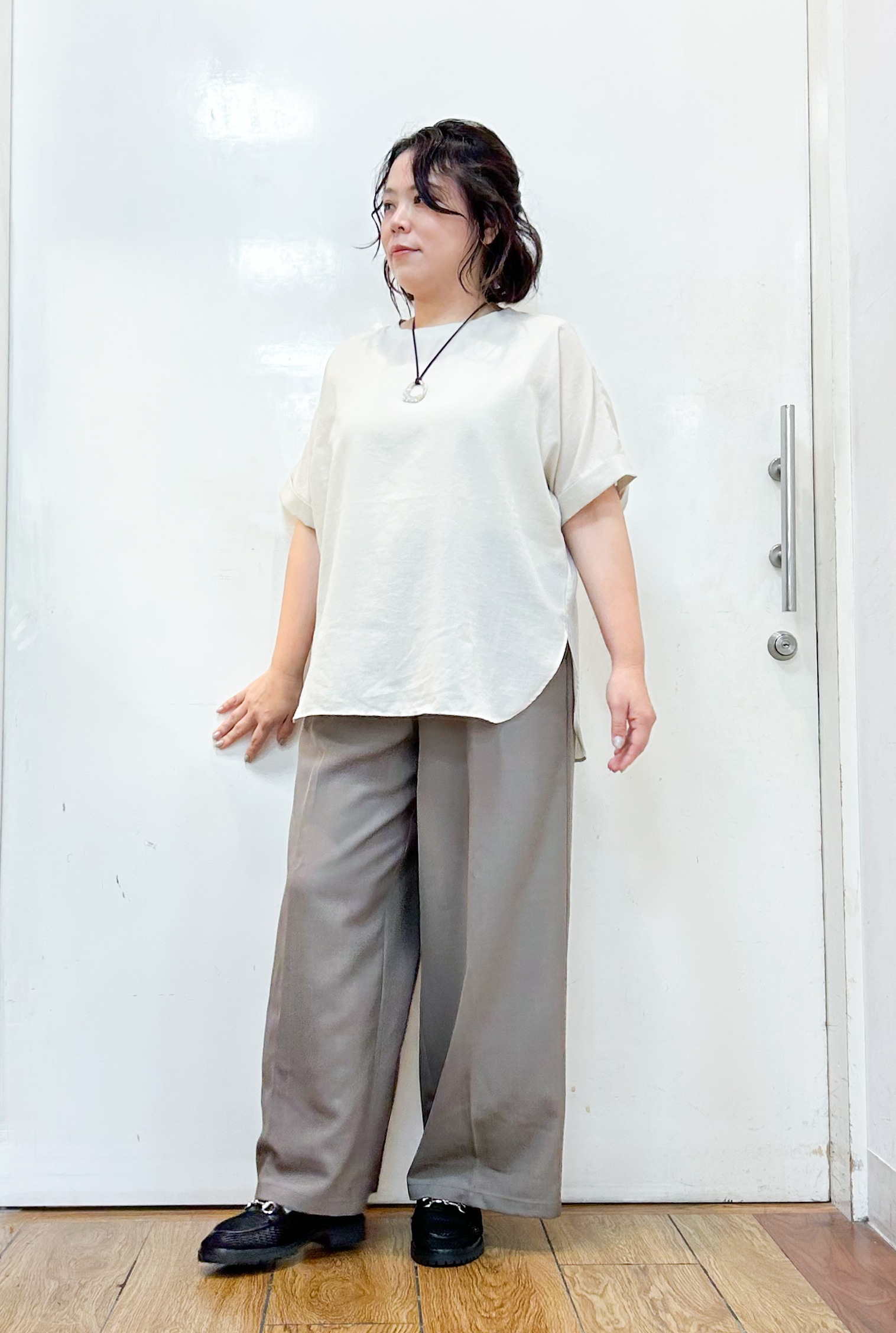 haruさんの「SHOO･LA･RUE｜【着丈選べる/ひんやり/体型カバー】洗濯後しわになりにくい さらさらドルマンブラウス」を使ったコーディネート