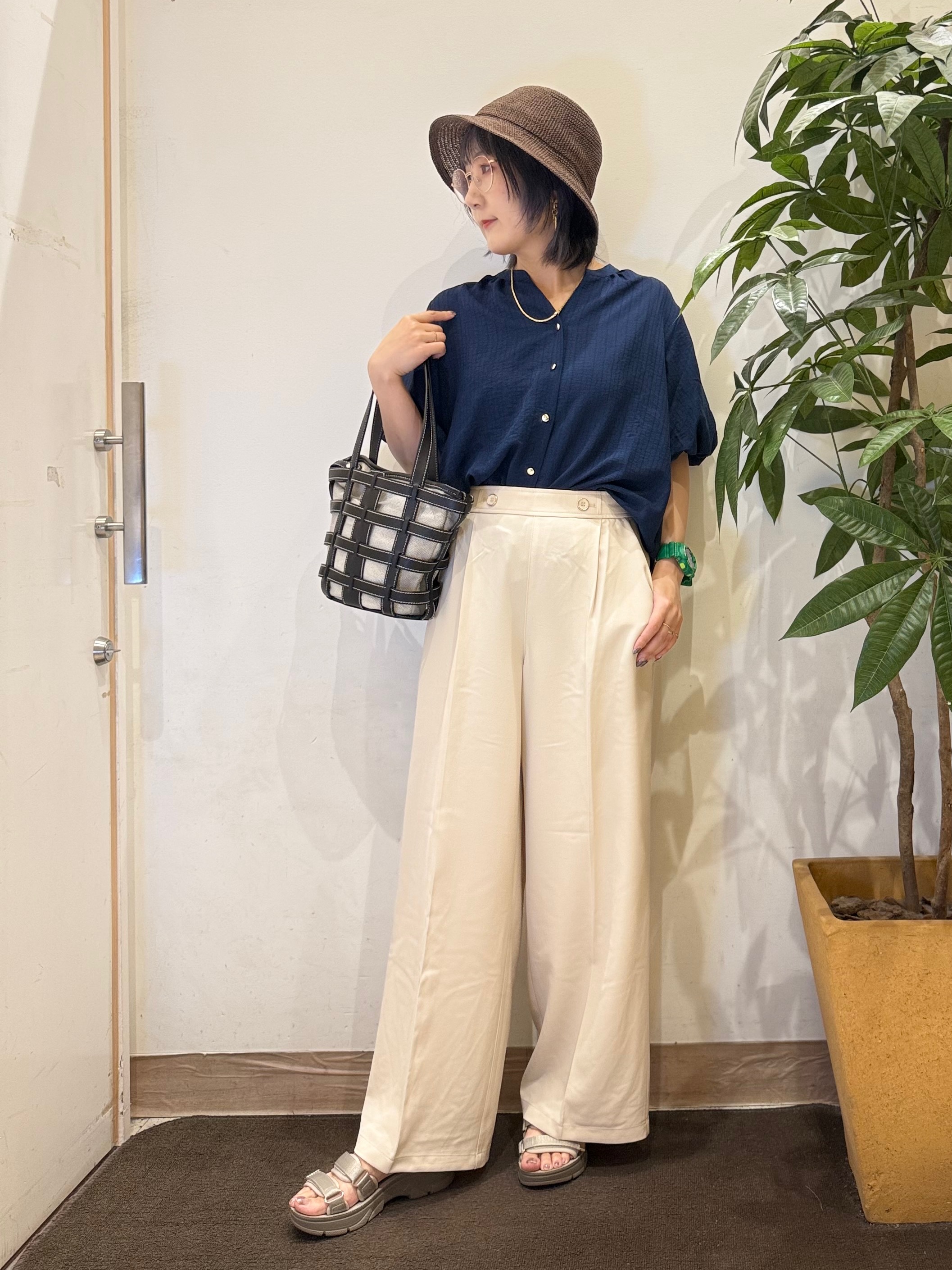 misakiさんの「SHOO･LA･RUE｜【S-LL/洗濯機可】バルーンスリーブ　キーネックブラウス」を使ったコーディネート