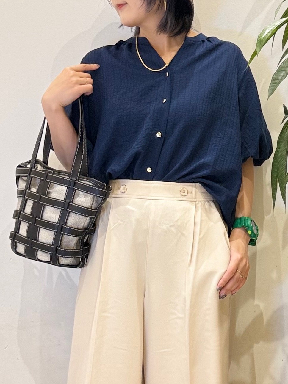 misakiさんの「SHOO･LA･RUE｜【S-LL/洗濯機可】バルーンスリーブ　キーネックブラウス」を使ったコーディネート