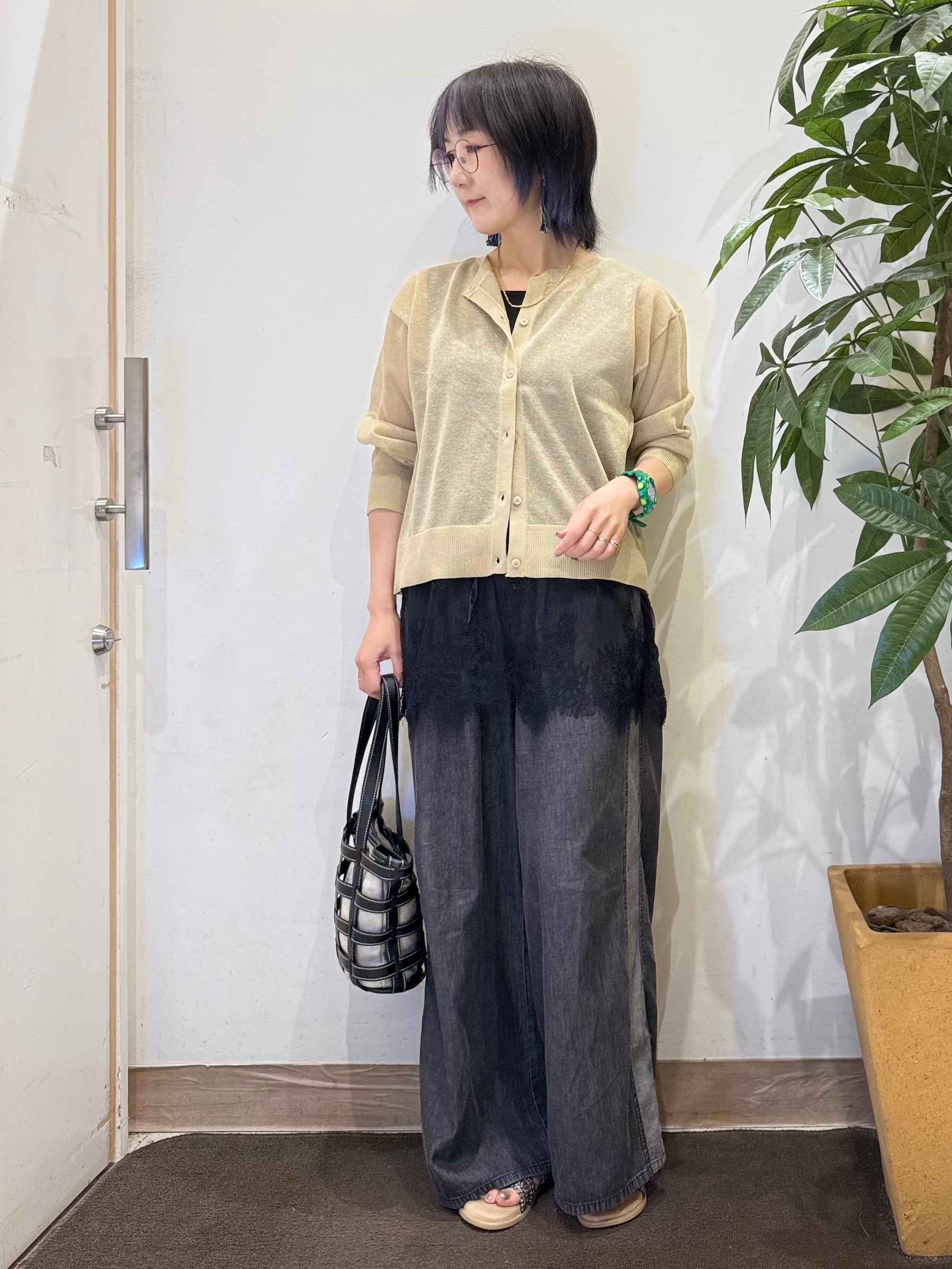 misakiさんの「SHOO･LA･RUE｜【さらり快適/洗濯機可/S-LL】シアーラメカーディガン」を使ったコーディネート