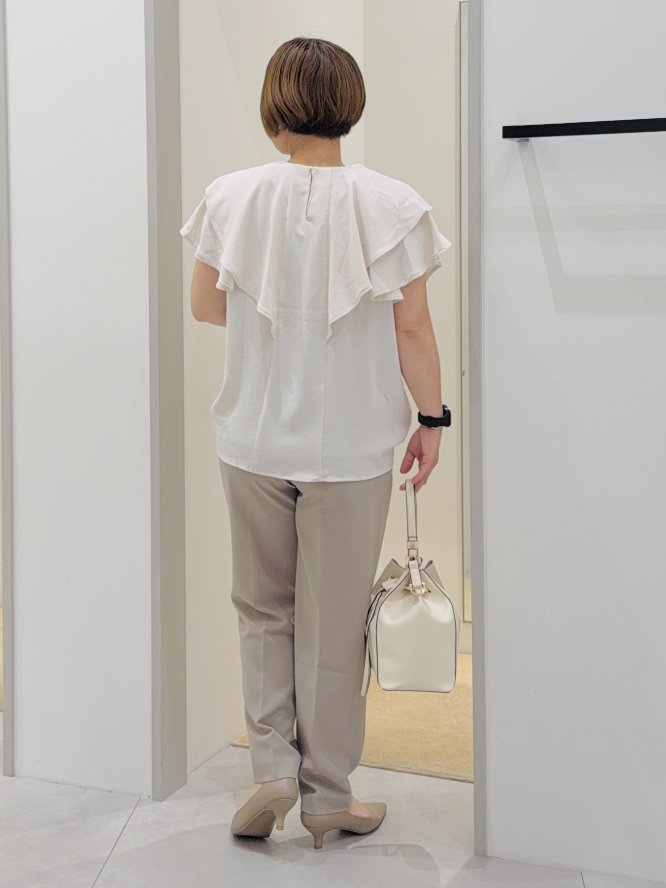タナさんの「THE SHOP TK｜【ONOFF活躍】フリルデザインブラウス/セットアップ可」を使ったコーディネート