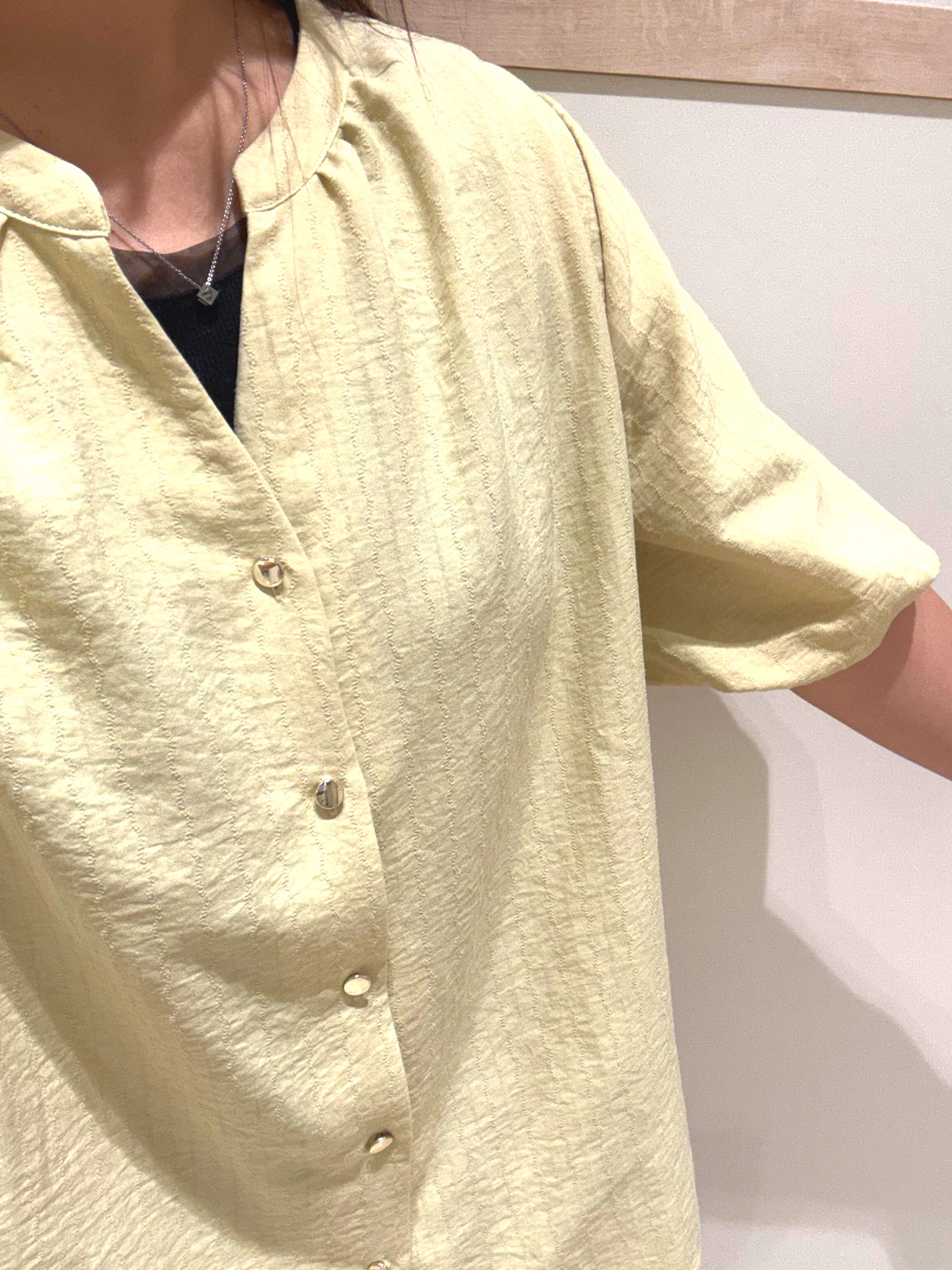 nanaさんの「SHOO･LA･RUE｜【S-LL/洗濯機可】バルーンスリーブ　キーネックブラウス」を使ったコーディネート