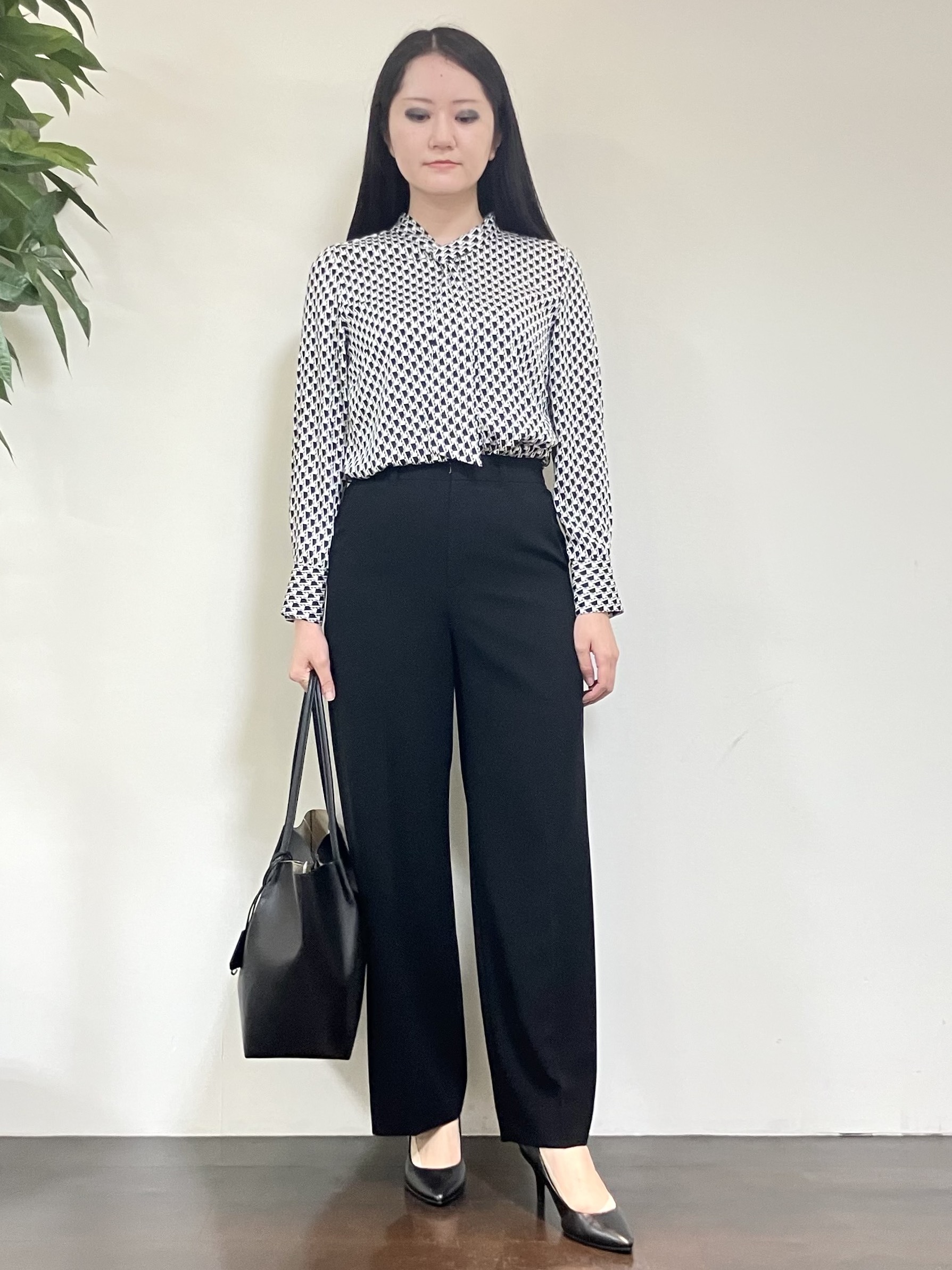 カレンさんの「UNTITLED｜スプリットレザートート」を使ったコーディネート