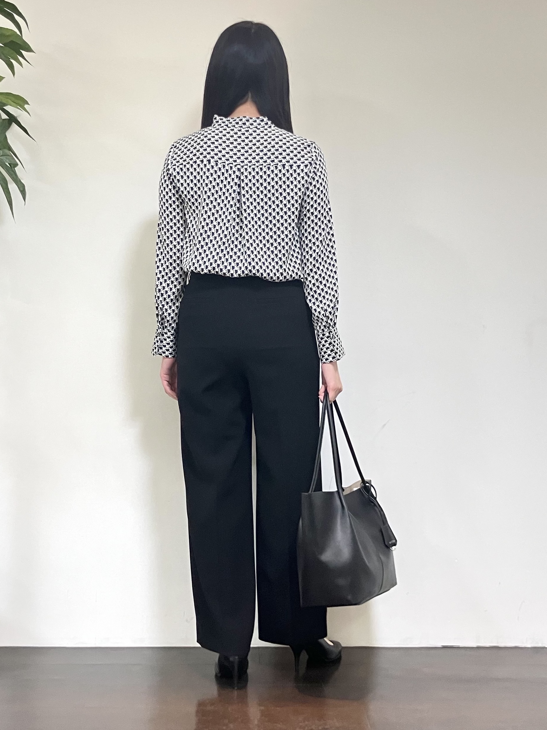 カレンさんの「UNTITLED｜スプリットレザートート」を使ったコーディネート