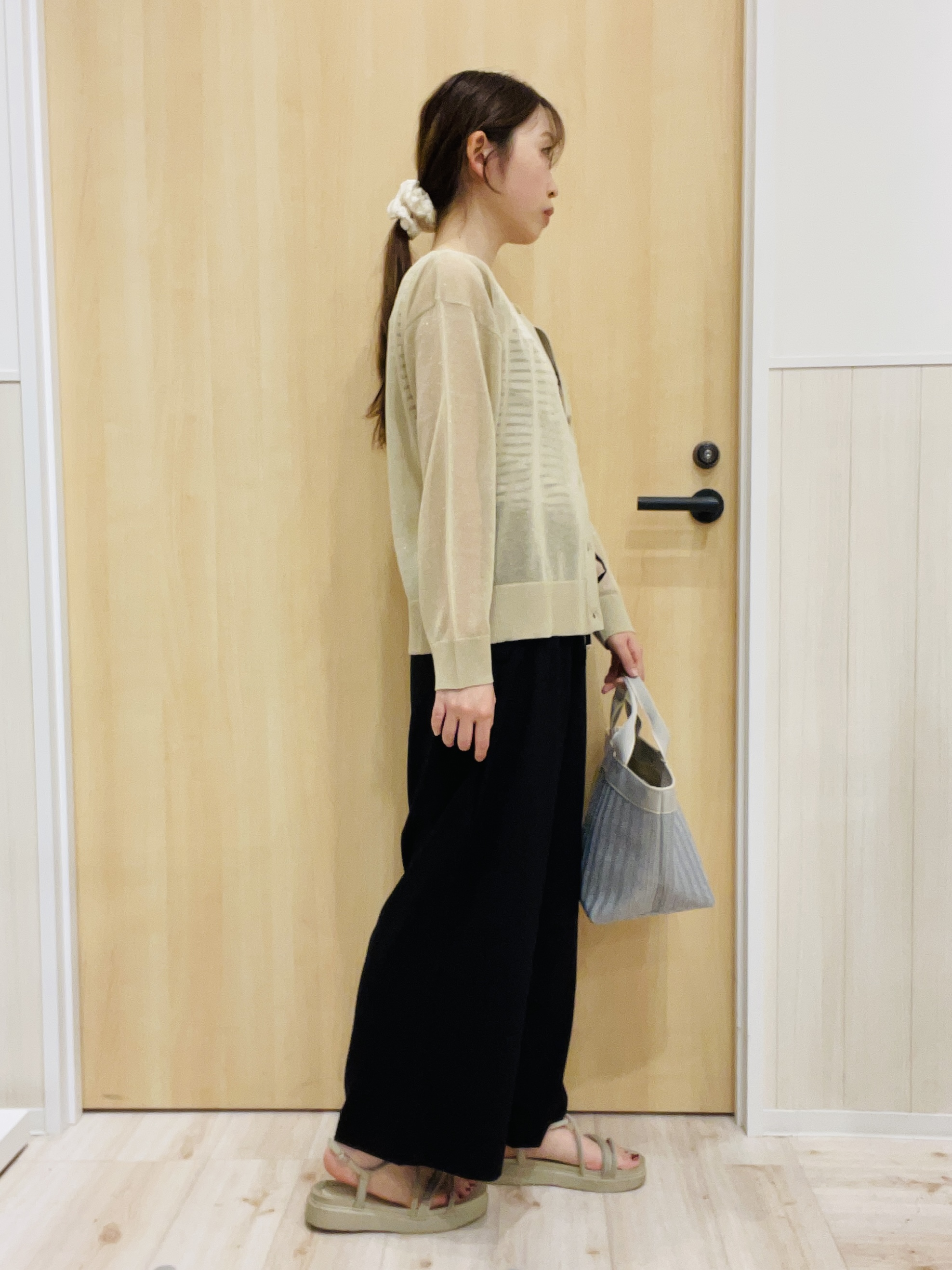 minamiさんの「SHOO･LA･RUE｜【さらり快適/洗濯機可/S-LL】シアーラメカーディガン」を使ったコーディネート