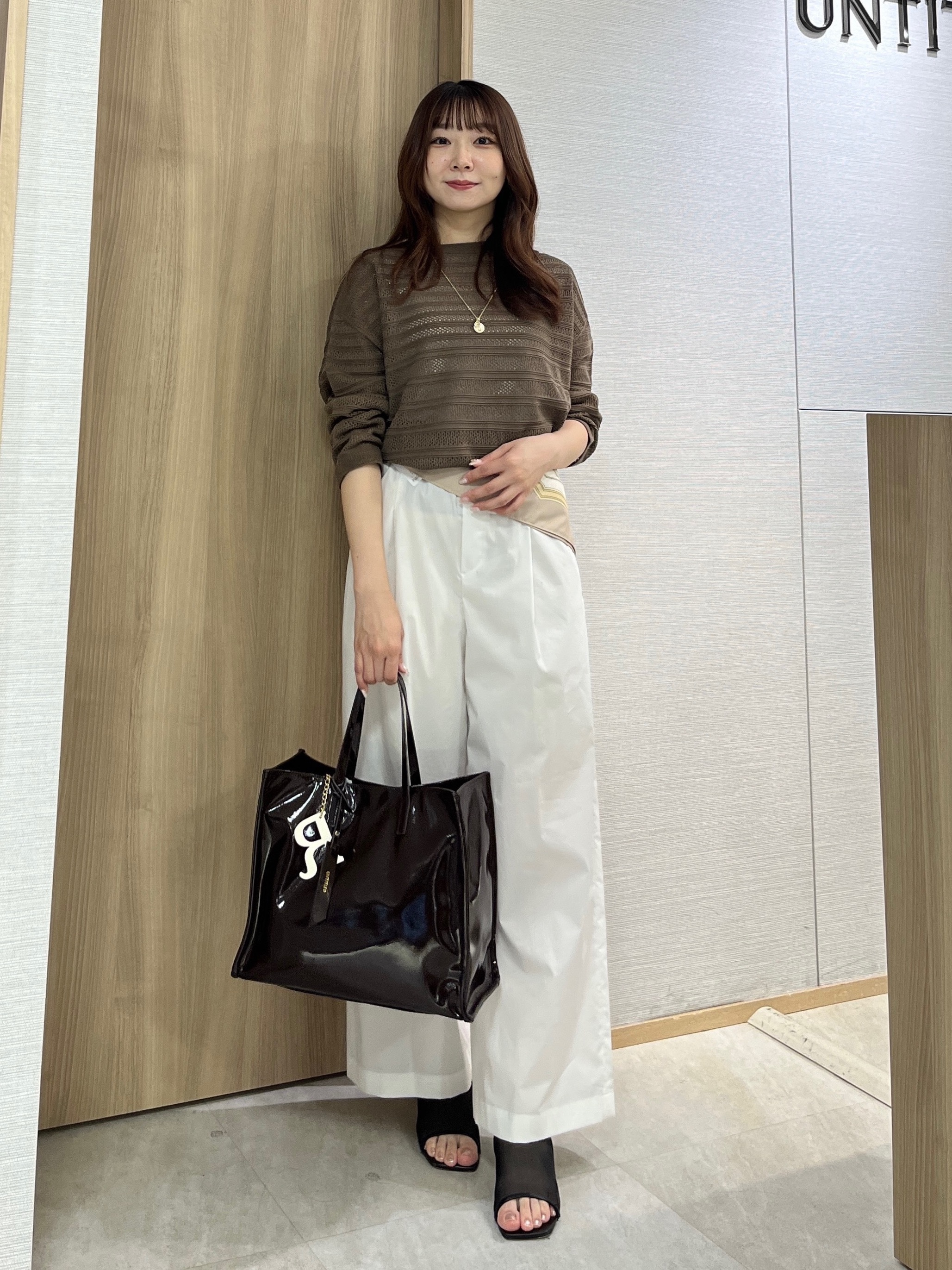 KAHOさんの「UNTITLED｜メッシュ柄ボーダーニット」を使ったコーディネート