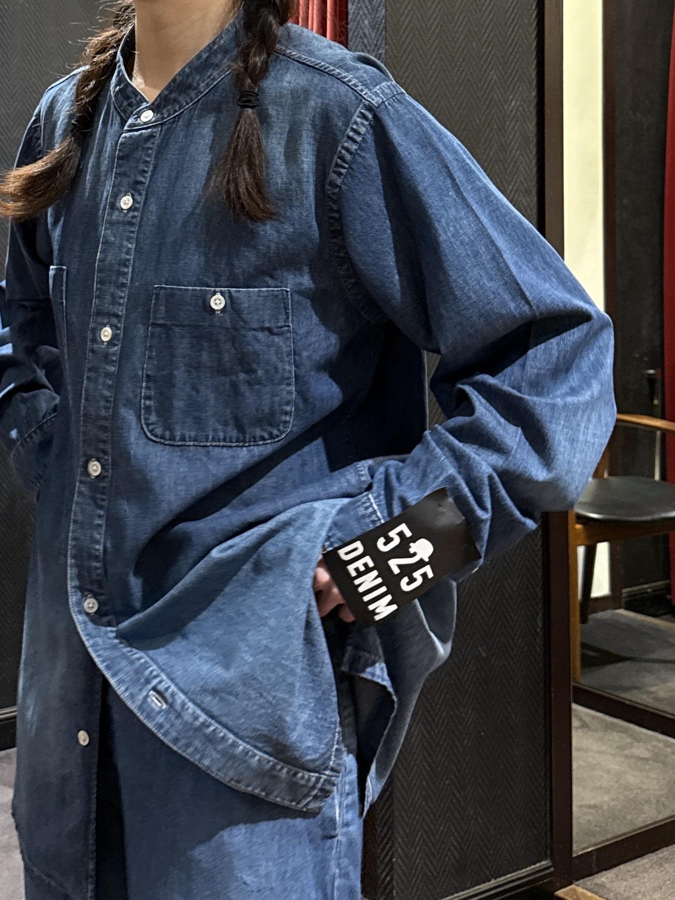 神野（jinno）さんの「TAKEO KIKUCHI｜バンドカラーデニムシャツ」を使ったコーディネート