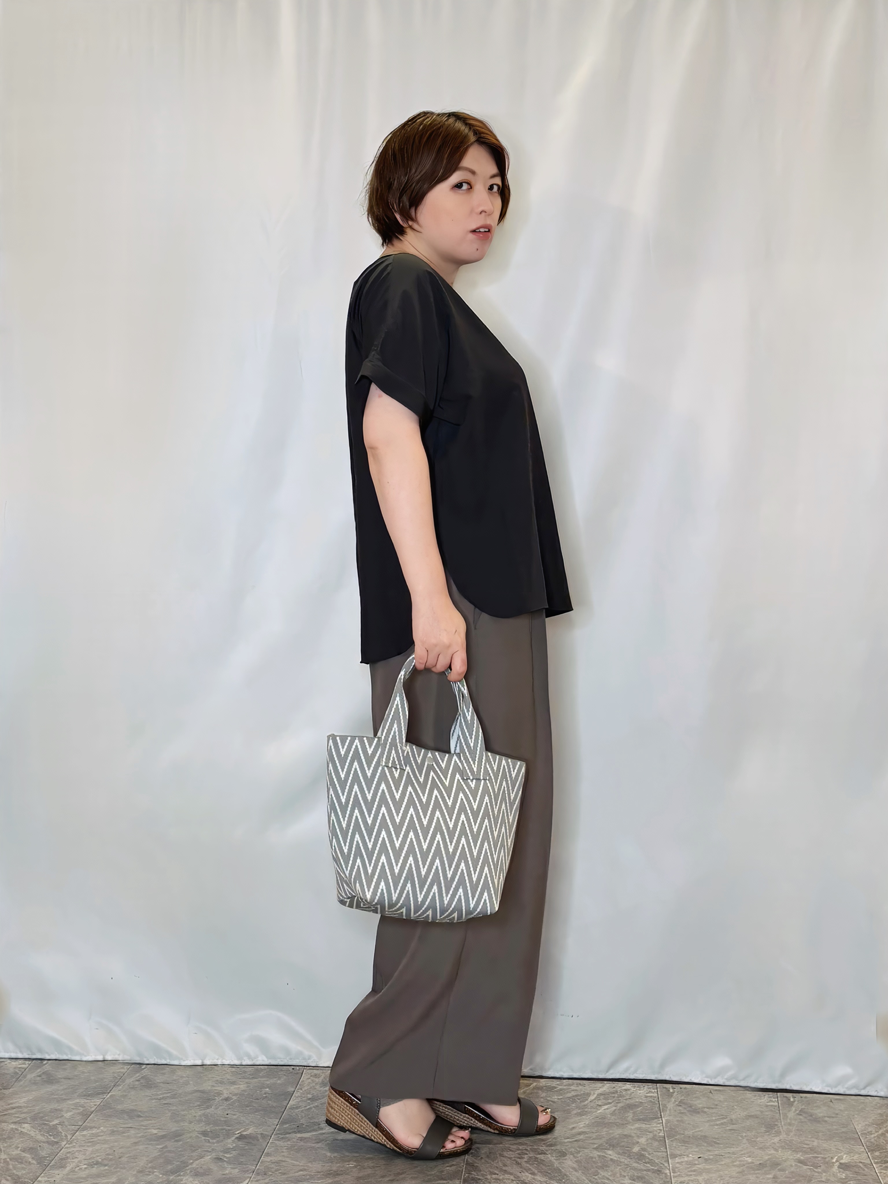 たみさんの「SHOO･LA･RUE｜【ひんやり/着丈選べる/体型カバー】洗濯後しわになりにくい さらさらドルマンブラウス」を使ったコーディネート